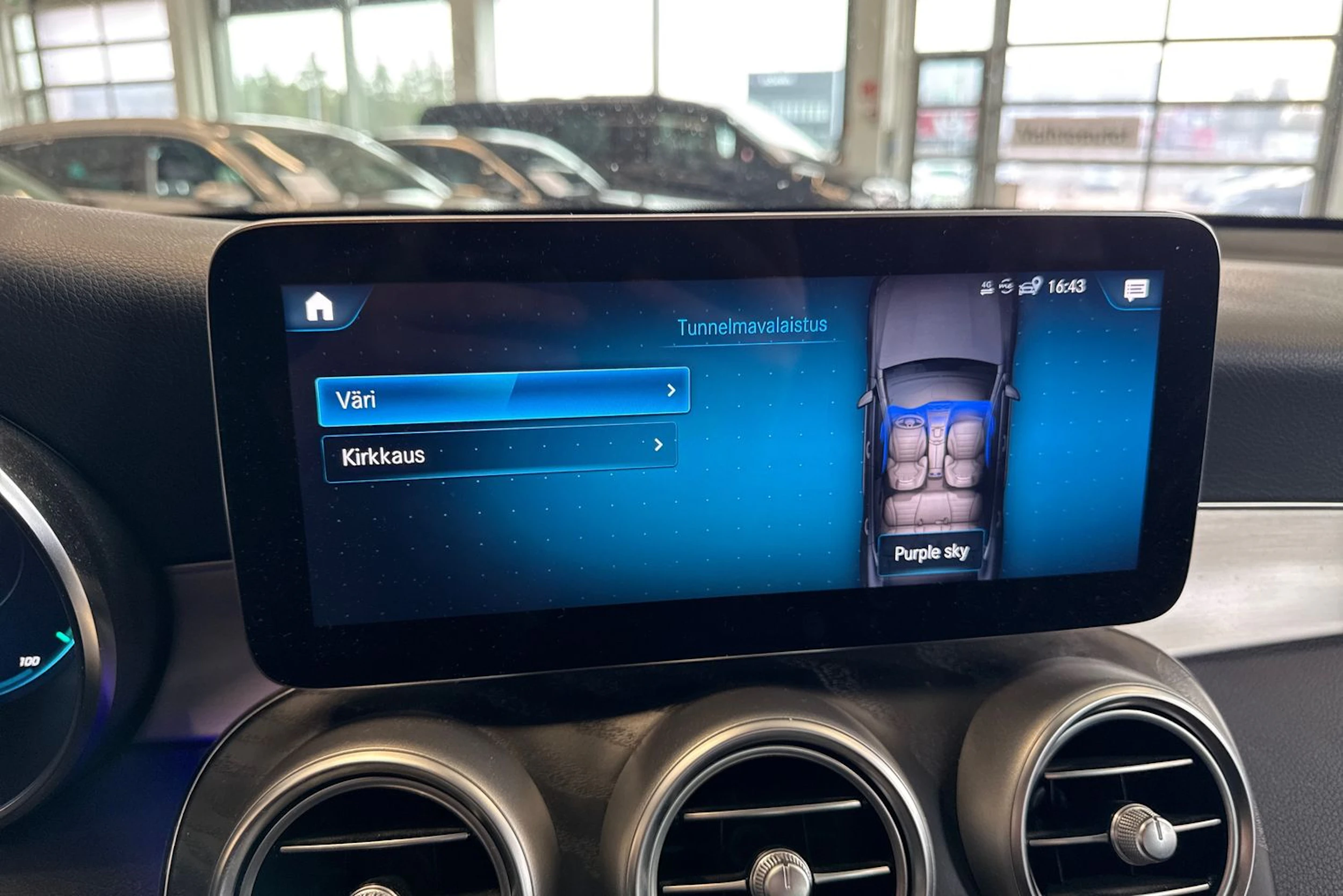 harmaa Mercedes-Benz GLC 2021 kuva 34.