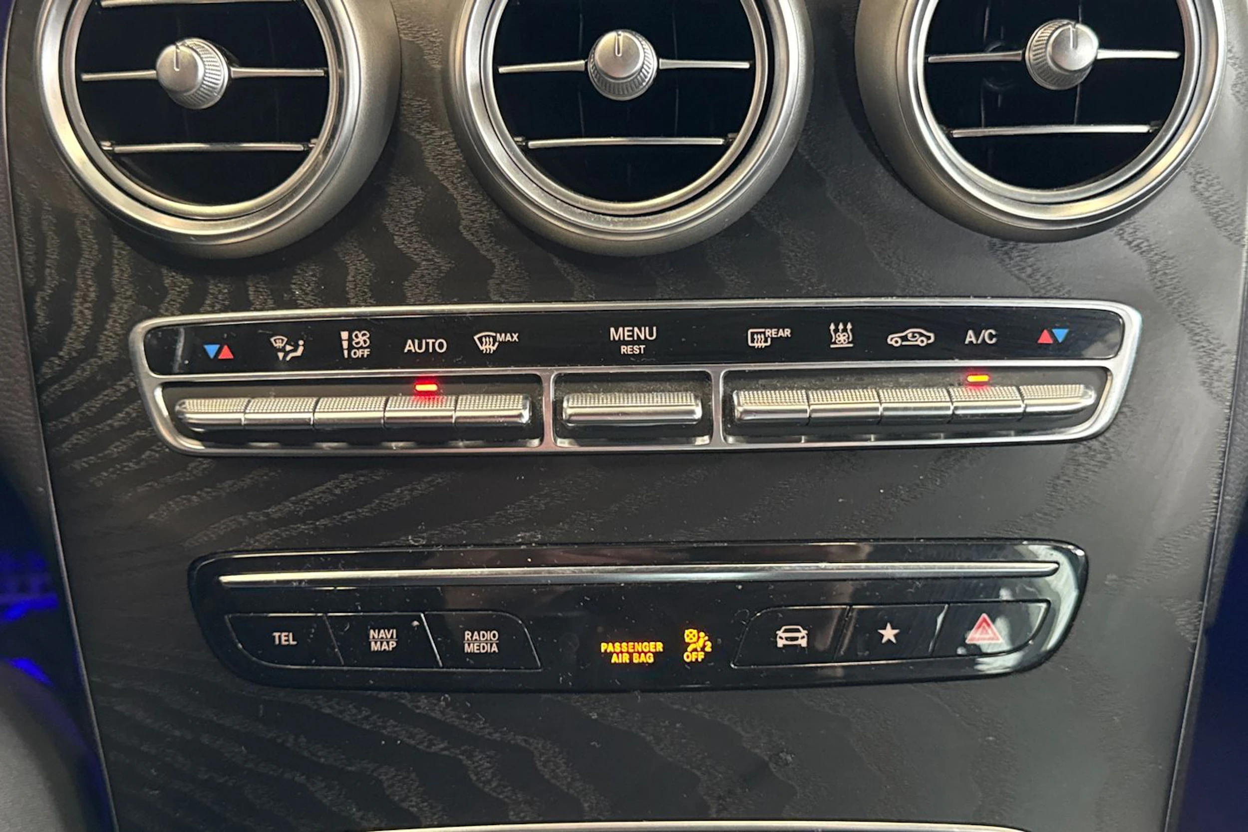 harmaa Mercedes-Benz GLC 2021 kuva 36.