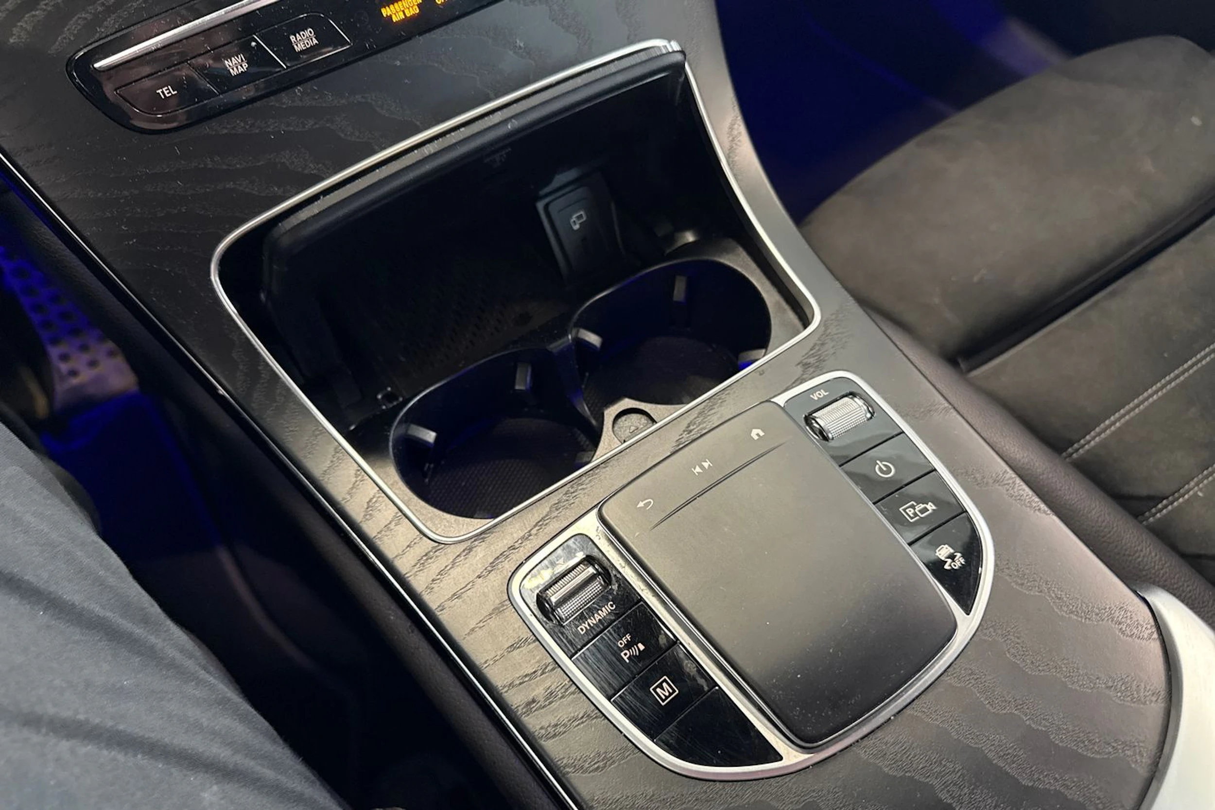 harmaa Mercedes-Benz GLC 2021 kuva 37.