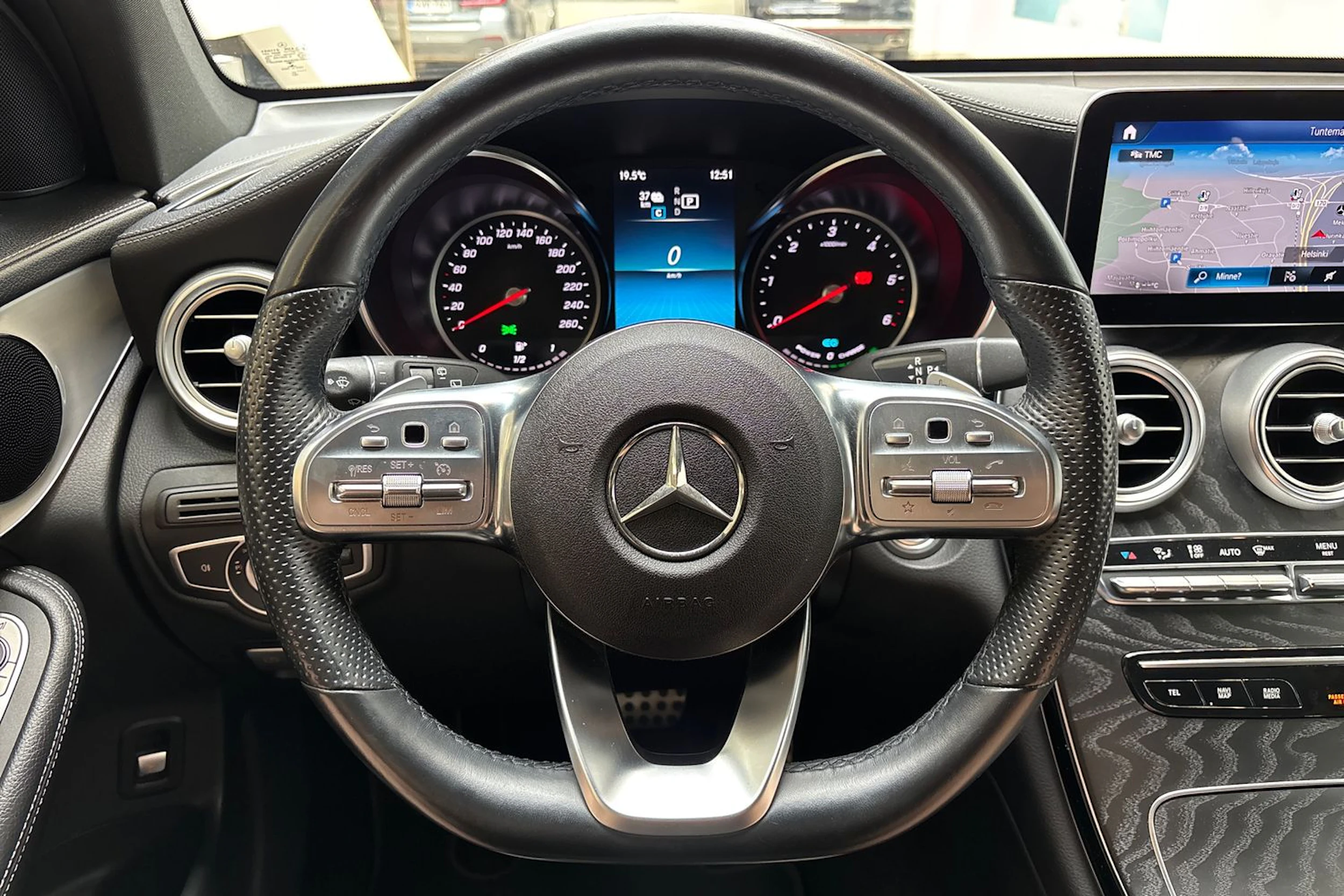 harmaa Mercedes-Benz GLC 2021 kuva 20.
