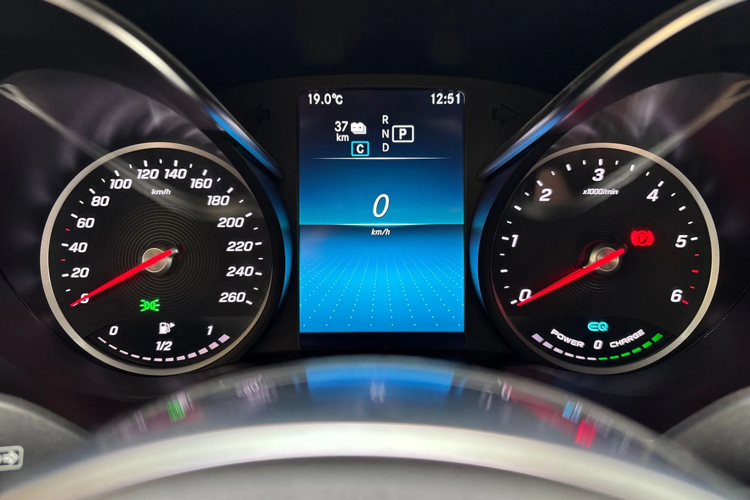 harmaa Mercedes-Benz GLC 2021 kuva 21.