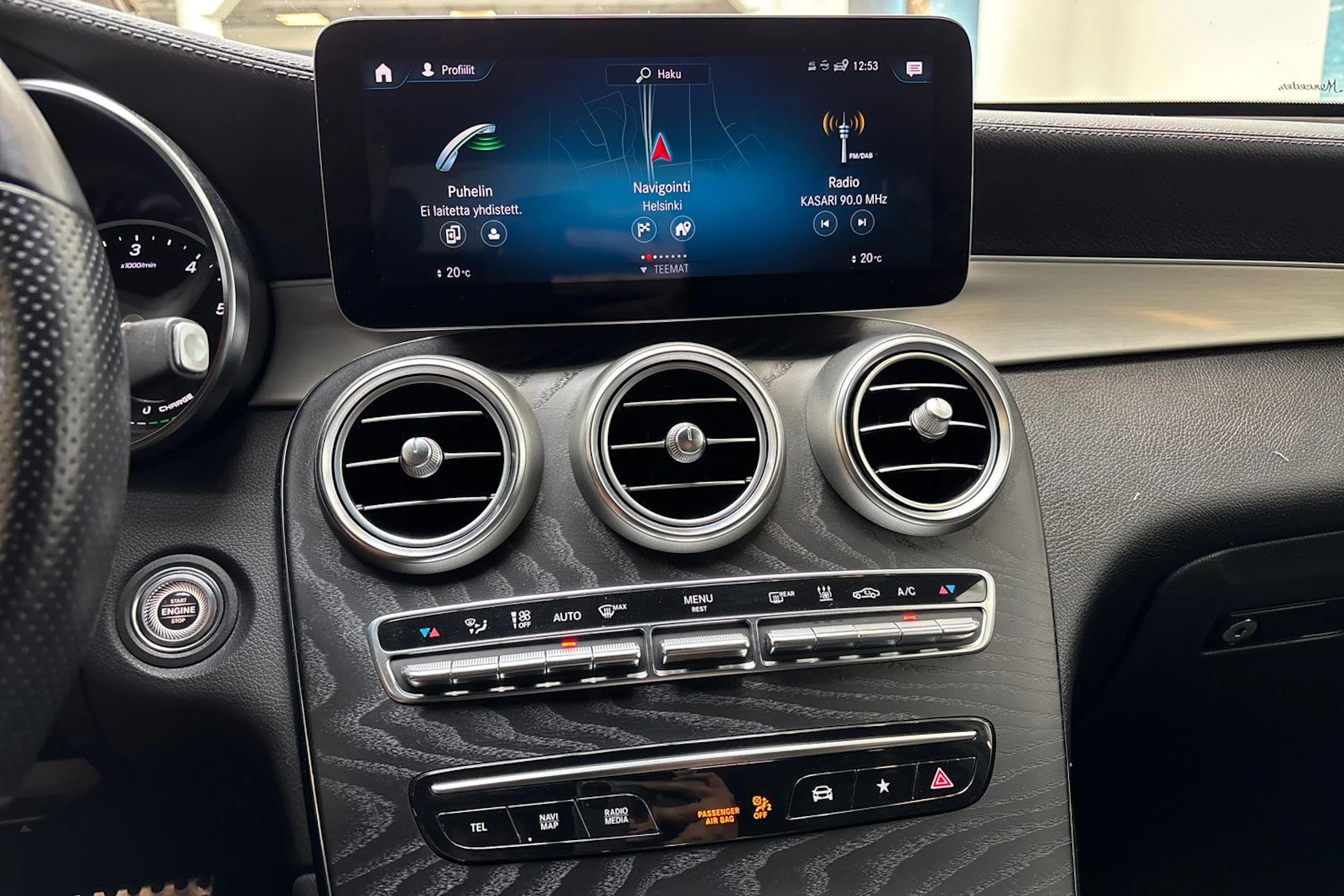 harmaa Mercedes-Benz GLC 2021 kuva 25.