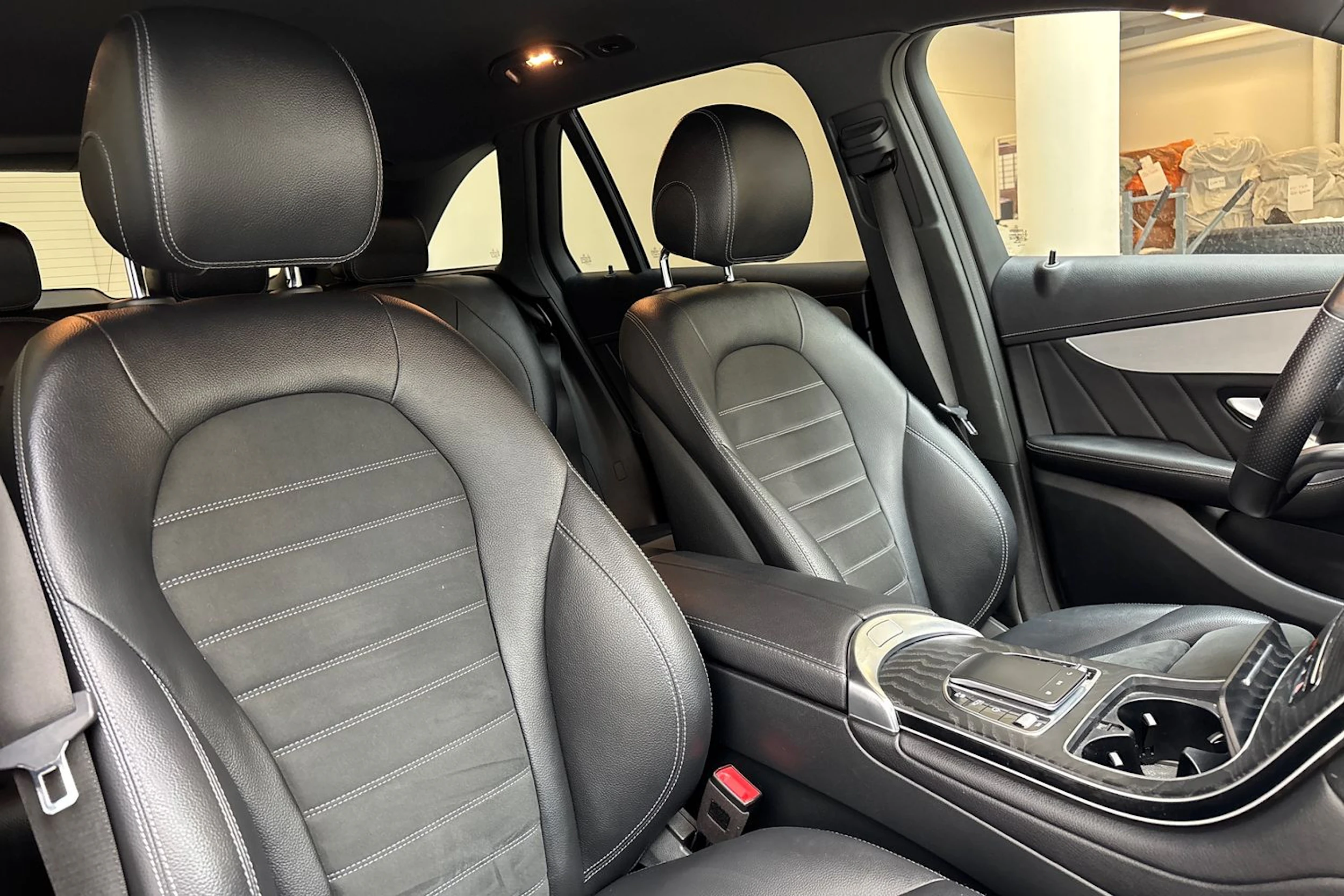 harmaa Mercedes-Benz GLC 2021 kuva 28.