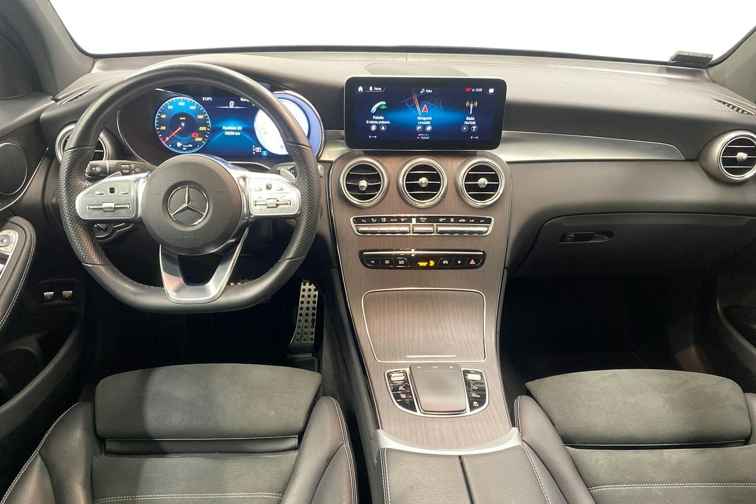 musta Mercedes-Benz GLC 2022 kuva 7.