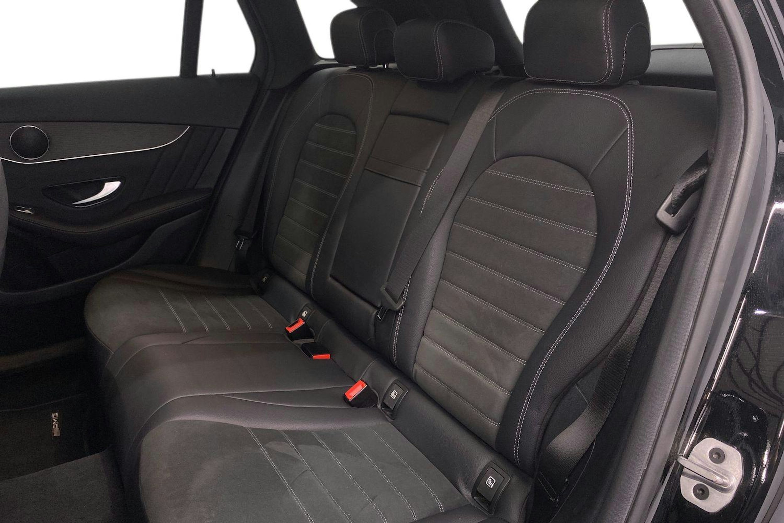 musta Mercedes-Benz GLC 2022 kuva 8.