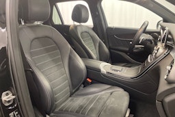 musta Mercedes-Benz GLC 2022 kuva 13.