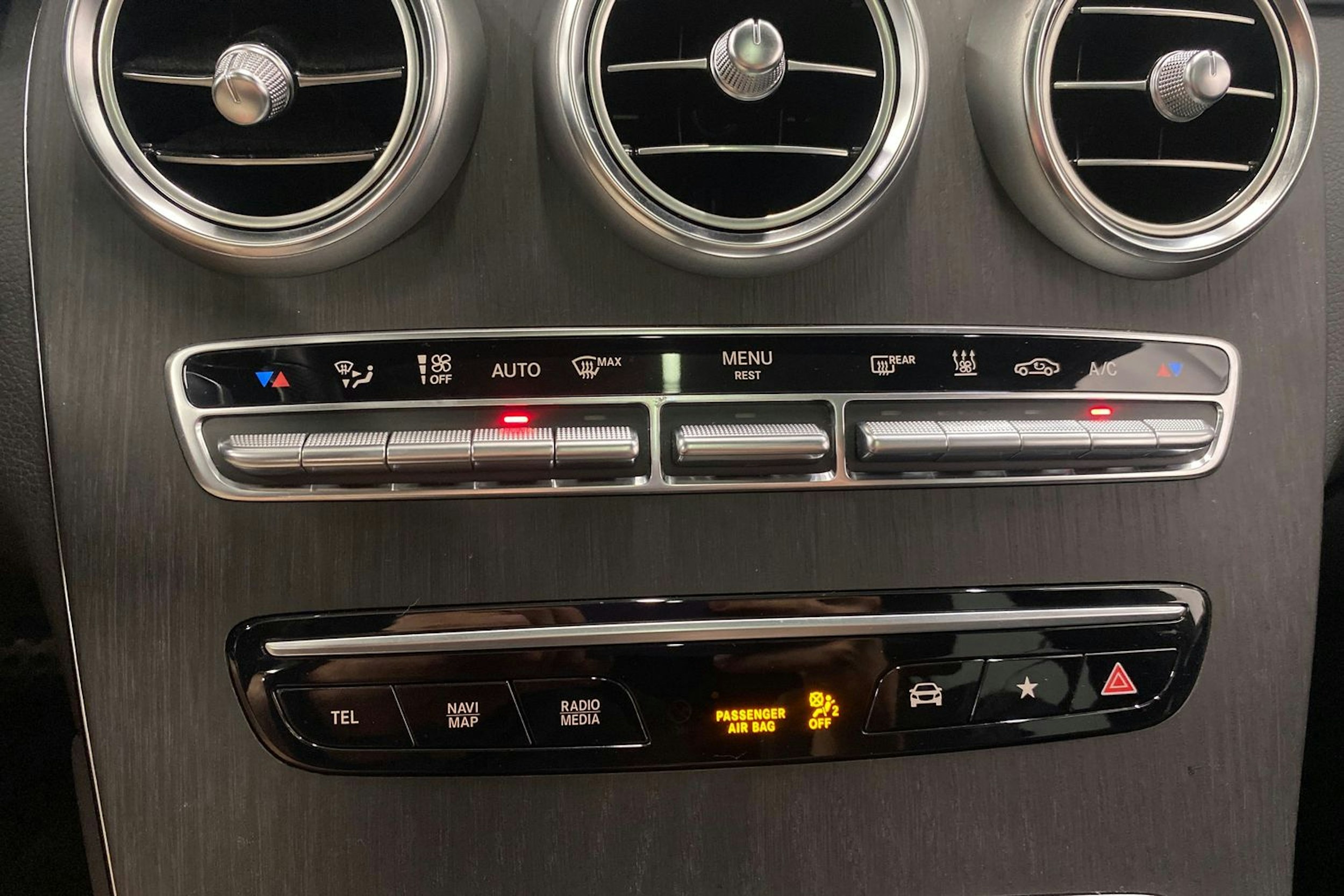 musta Mercedes-Benz GLC 2022 kuva 23.