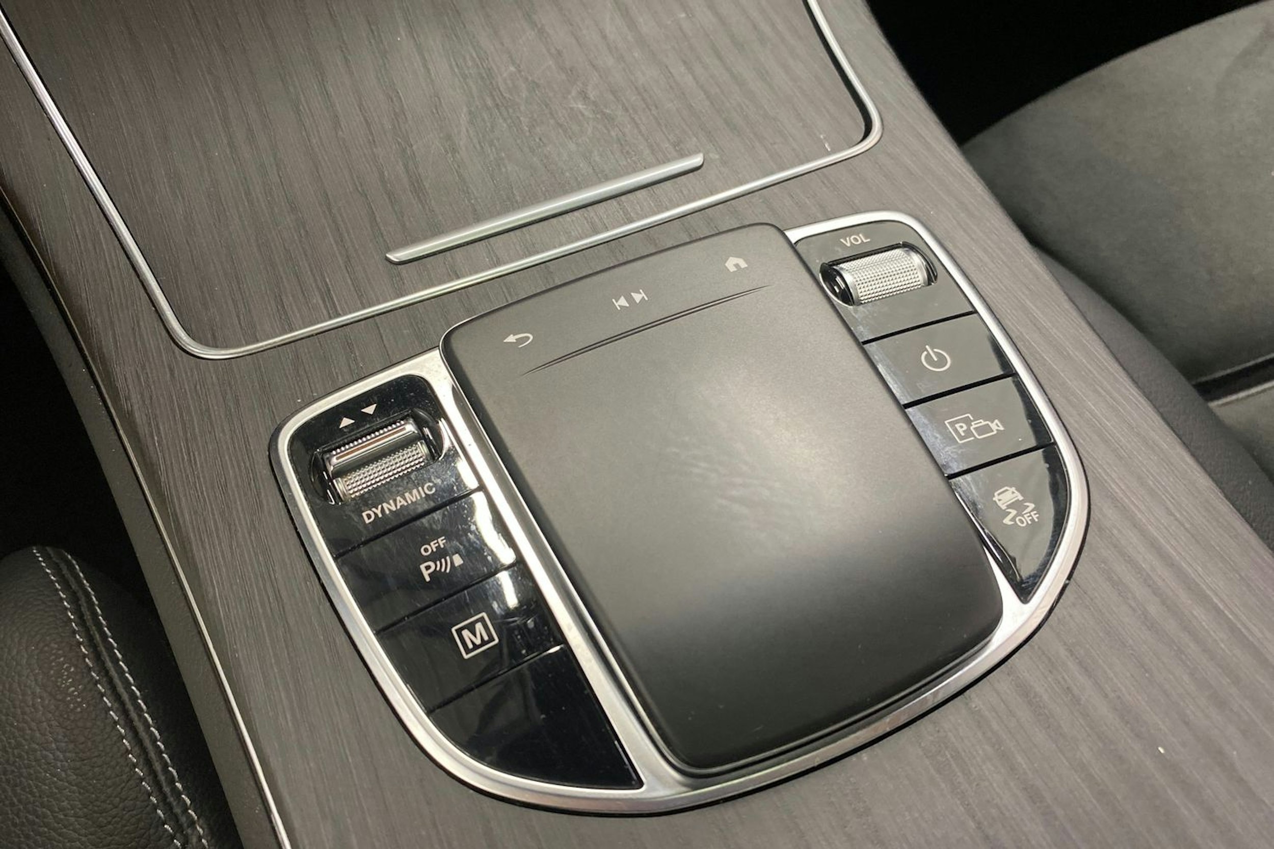 musta Mercedes-Benz GLC 2022 kuva 24.