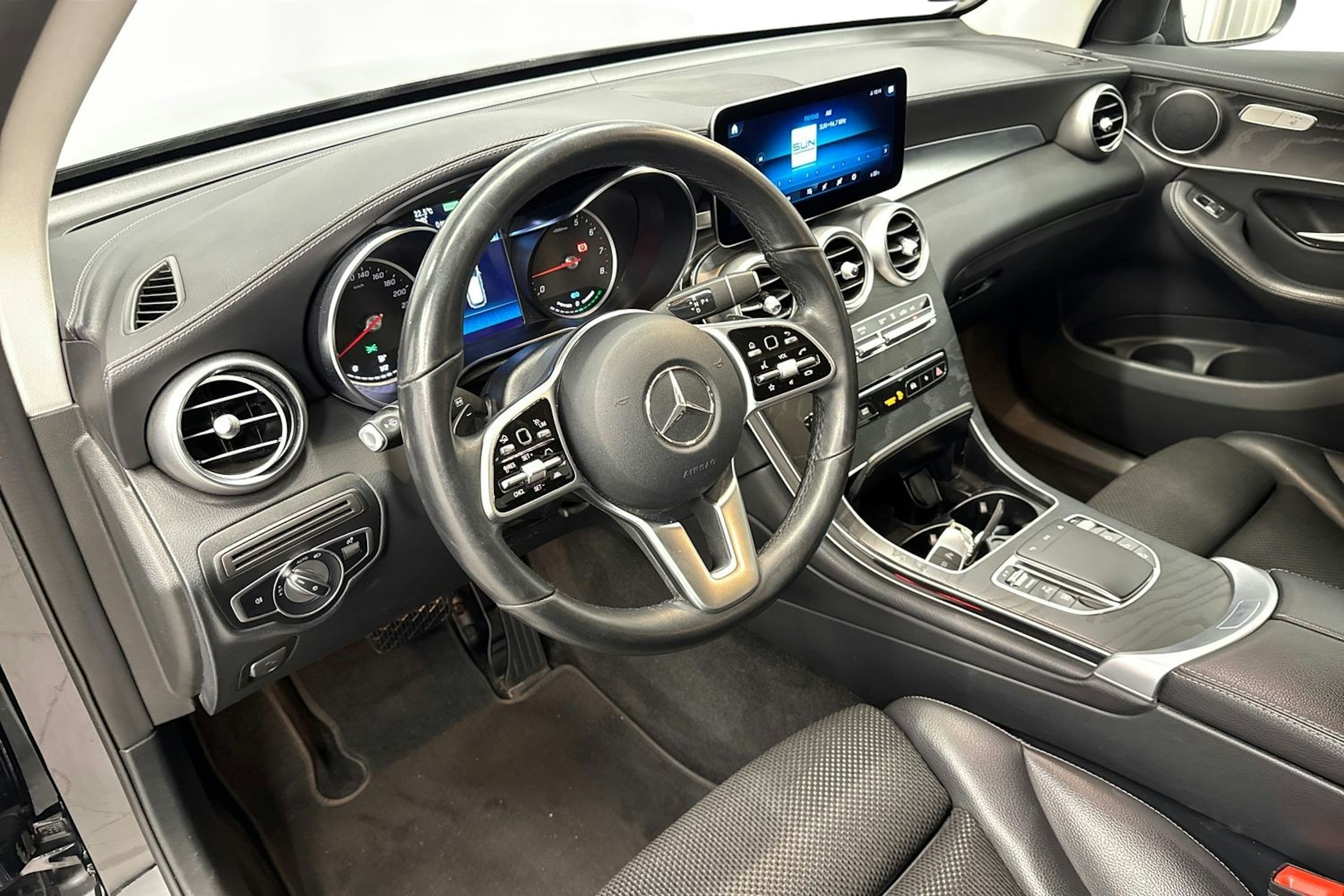 musta Mercedes-Benz GLC 2022 kuva 7.