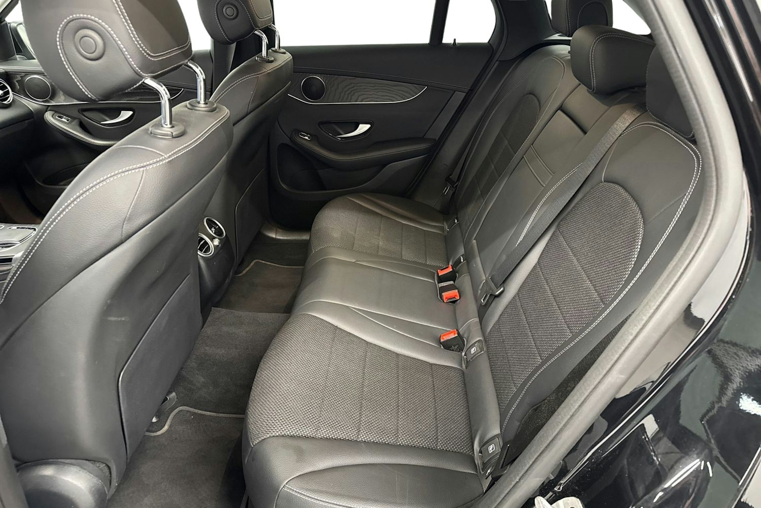 musta Mercedes-Benz GLC 2022 kuva 10.