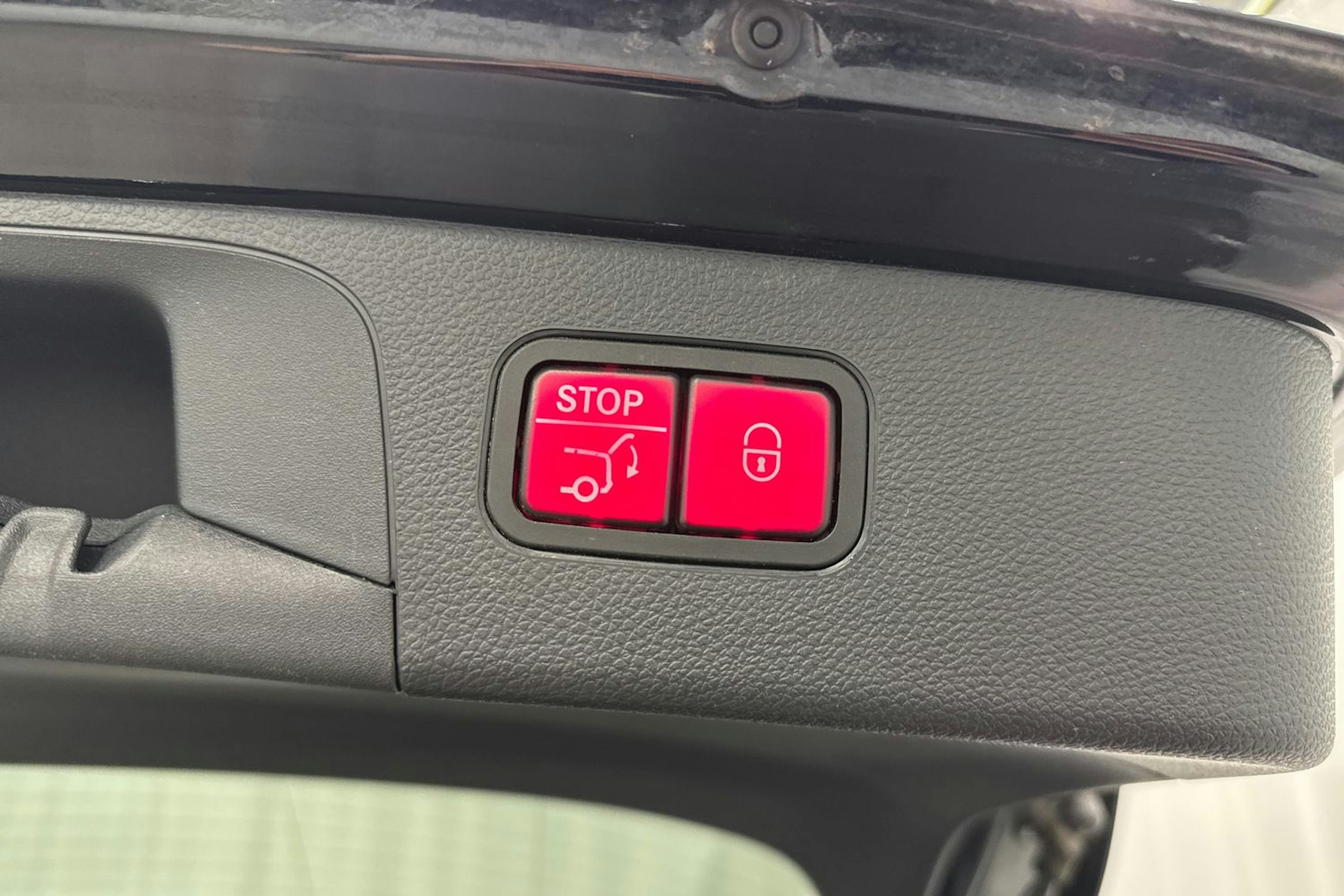 musta Mercedes-Benz GLC 2022 kuva 16.