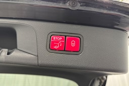 musta Mercedes-Benz GLC 2022 kuva 16.
