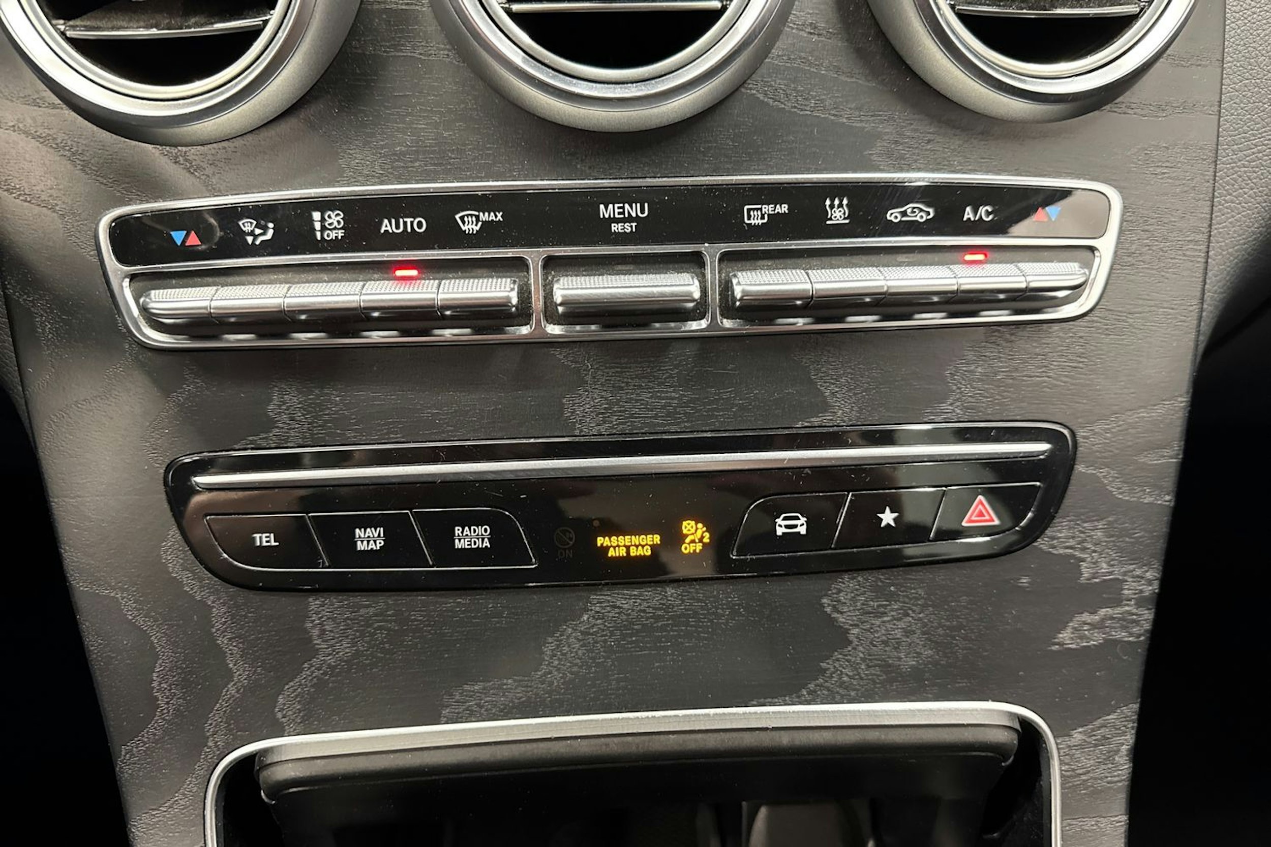 musta Mercedes-Benz GLC 2022 kuva 22.