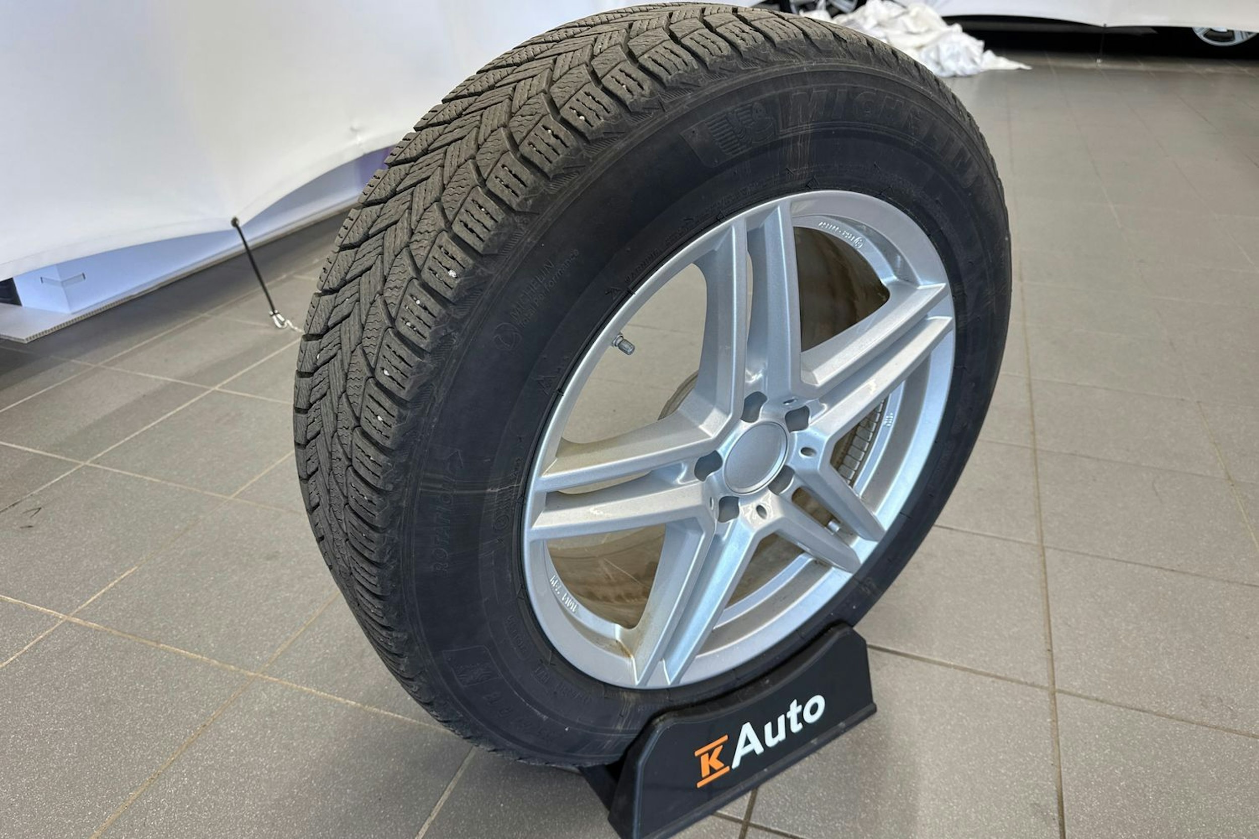 musta Mercedes-Benz GLC 2022 kuva 24.