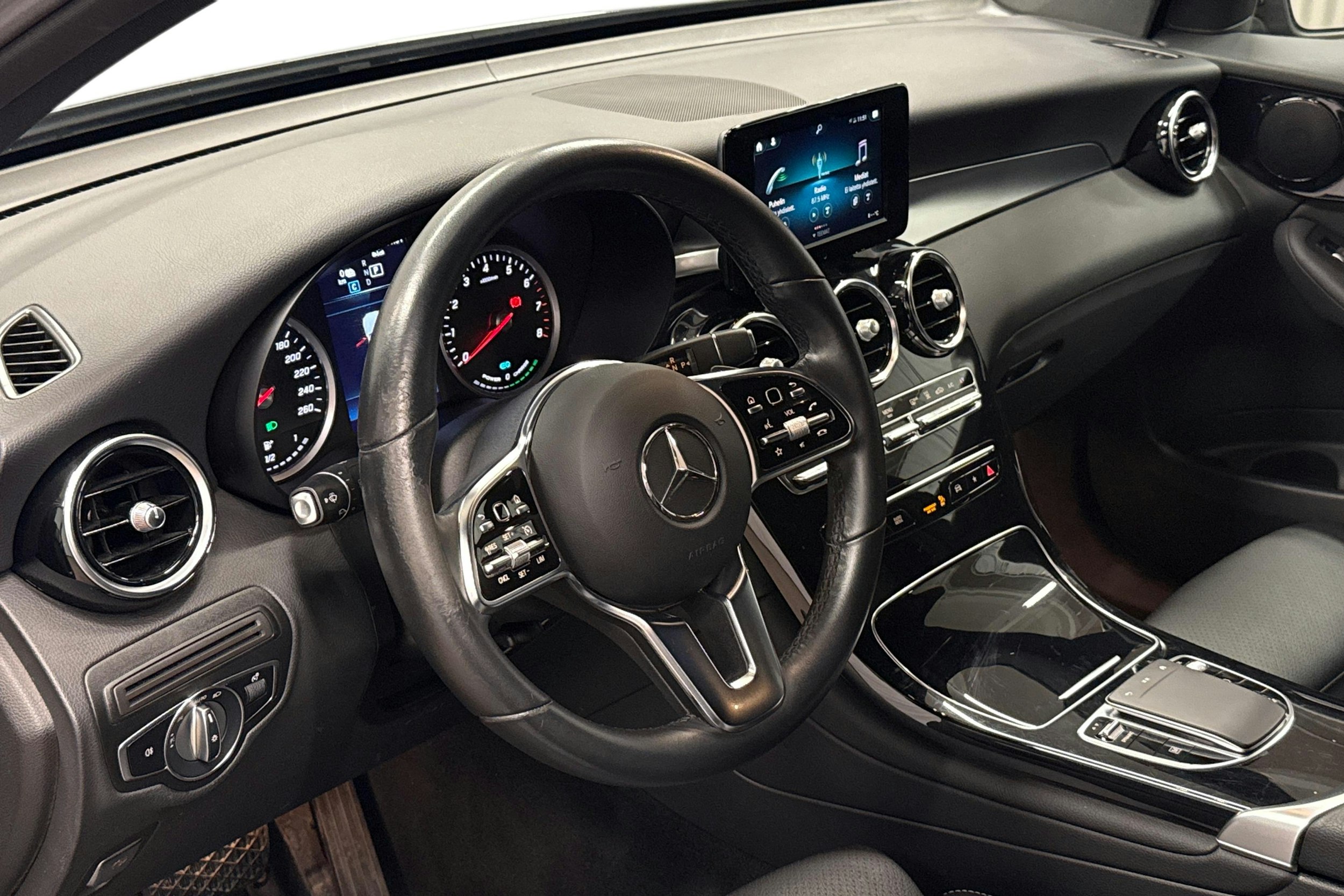 musta Mercedes-Benz GLC 2023 kuva 7.