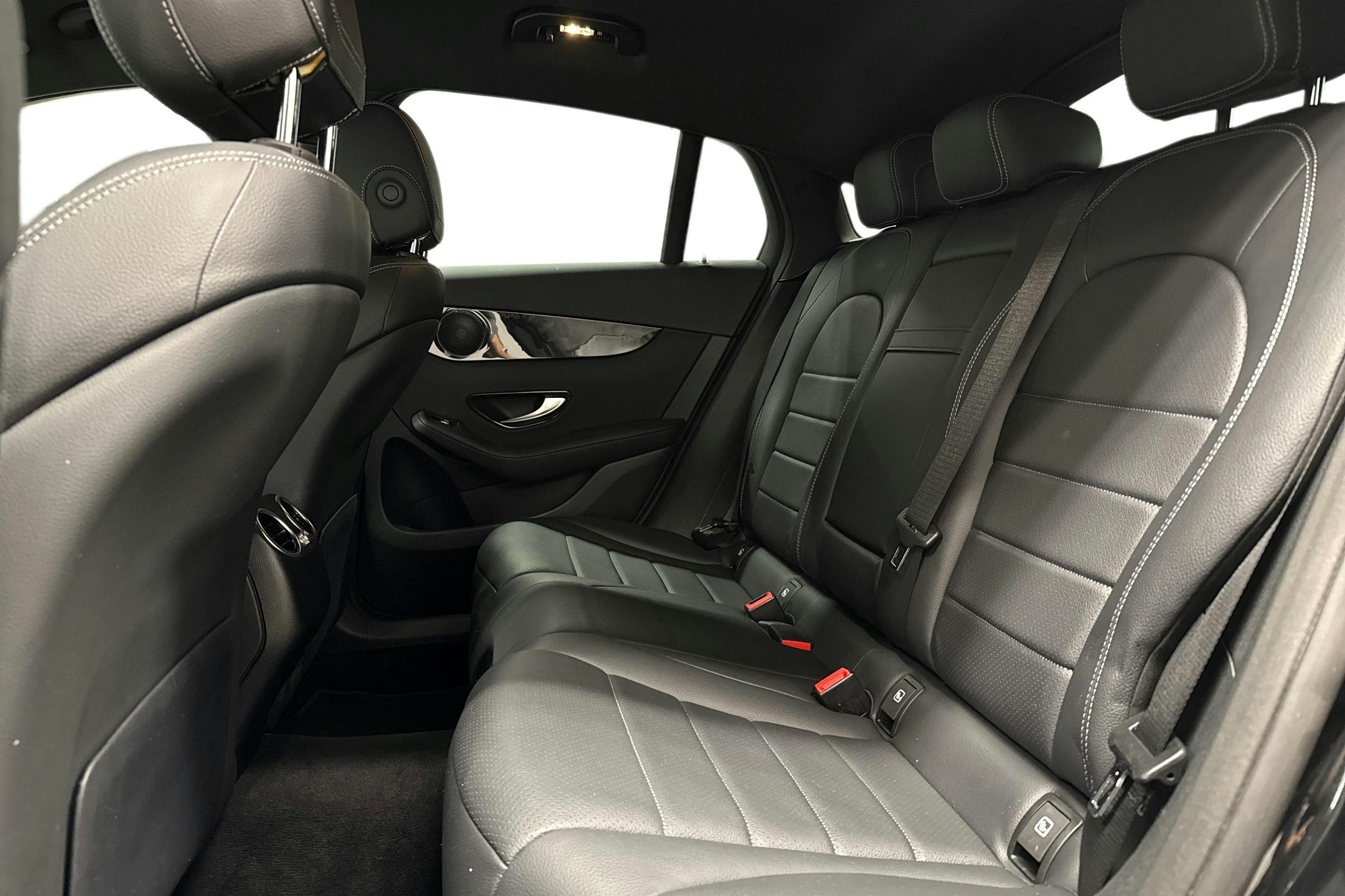 musta Mercedes-Benz GLC 2023 kuva 10.