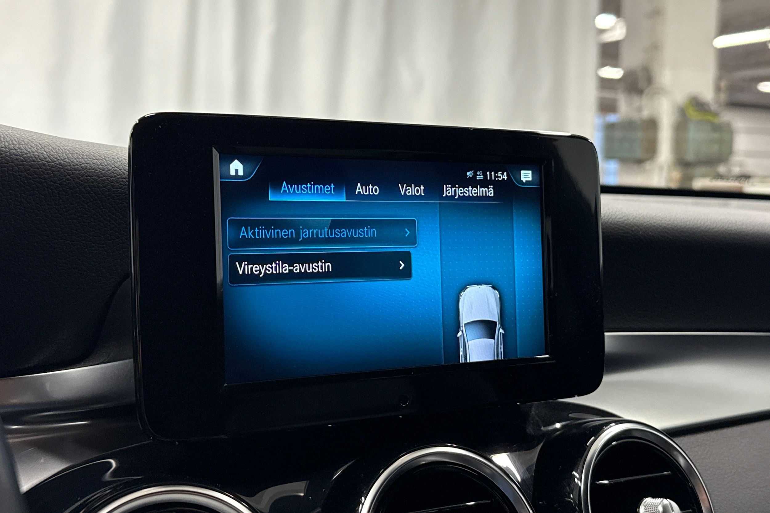 musta Mercedes-Benz GLC 2023 kuva 18.