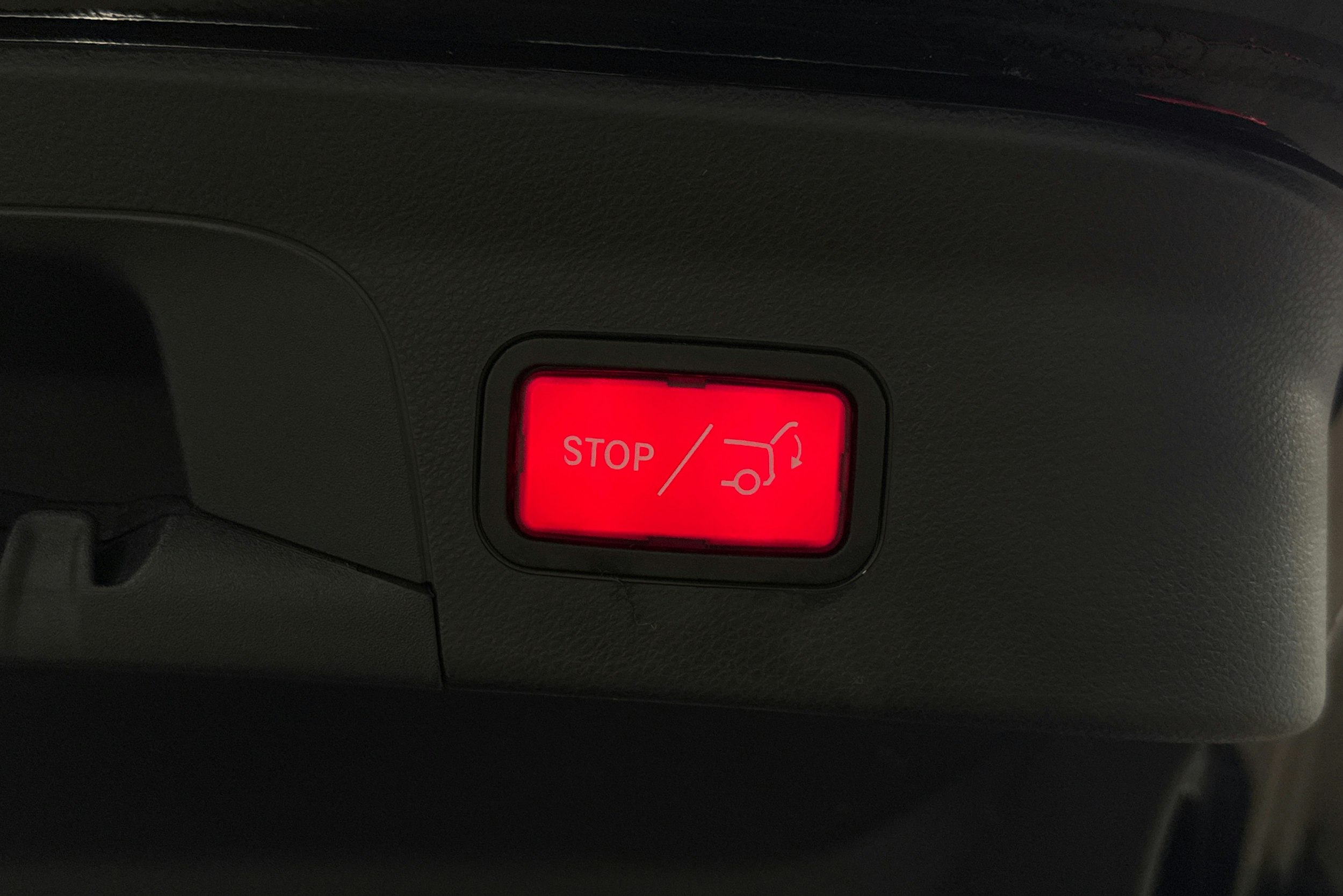 musta Mercedes-Benz GLC 2023 kuva 26.