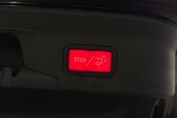 musta Mercedes-Benz GLC 2023 kuva 26.