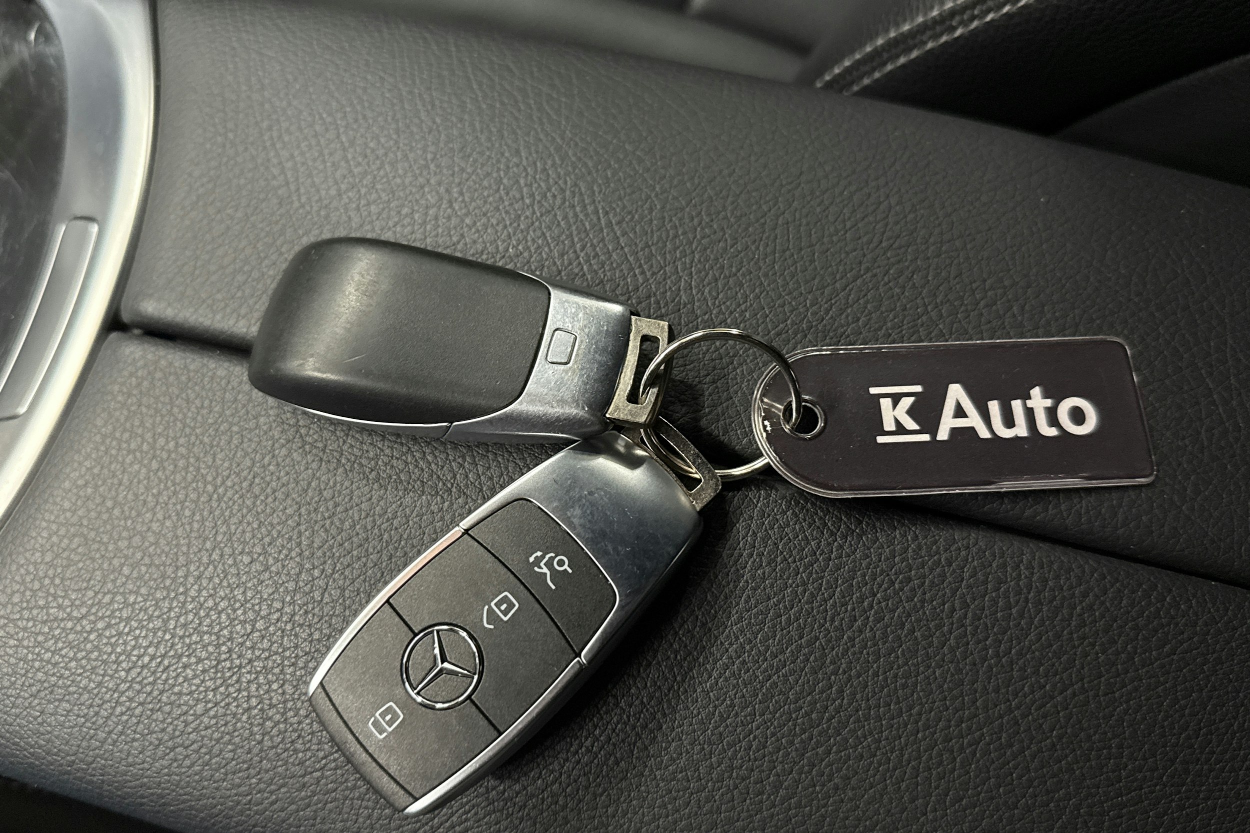 musta Mercedes-Benz GLC 2023 kuva 27.