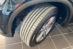 musta Mercedes-Benz GLC 2022 kuva 13.
