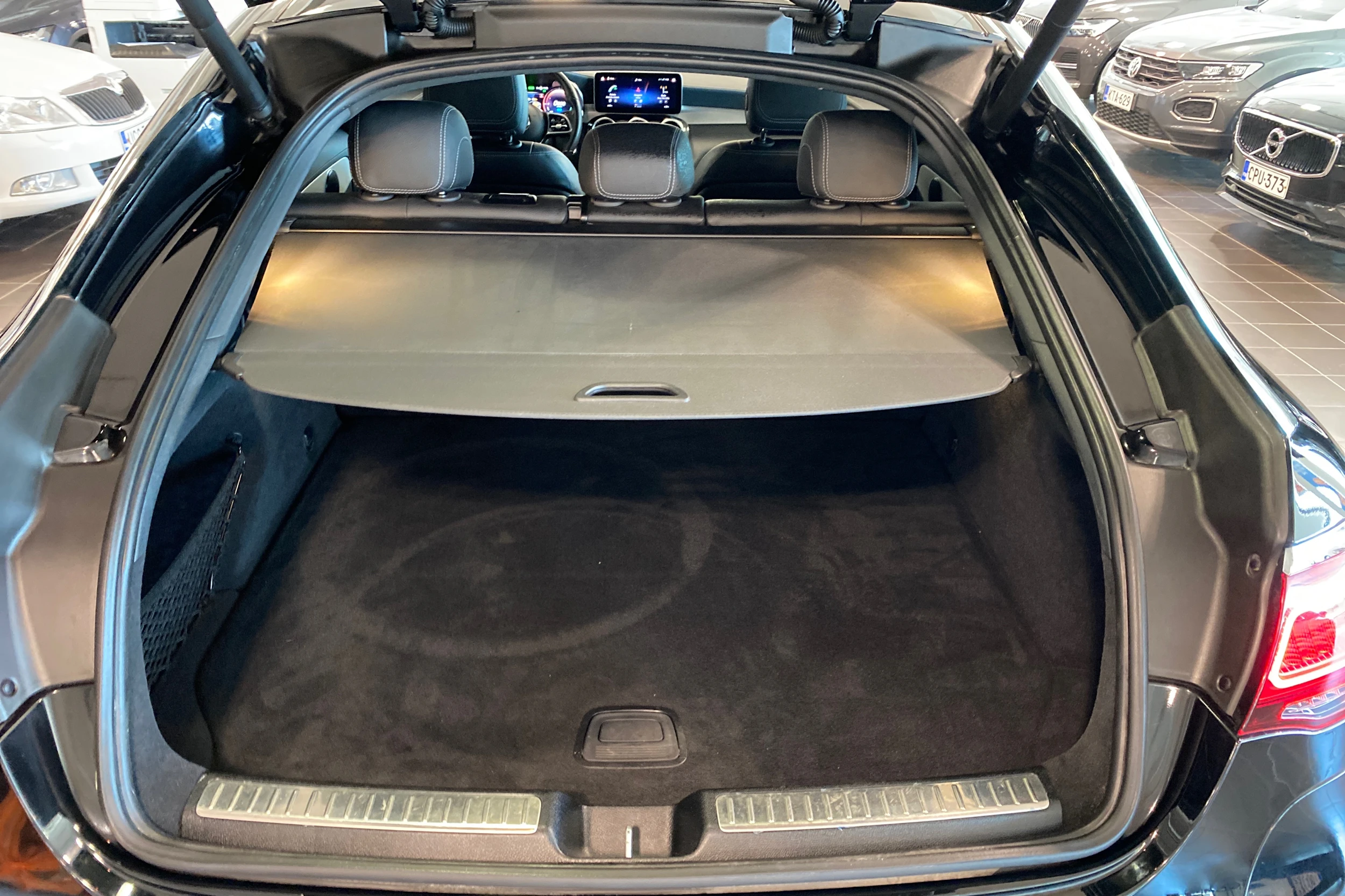 musta Mercedes-Benz GLC 2022 kuva 15.