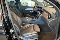 musta Mercedes-Benz GLC 2022 kuva 18.