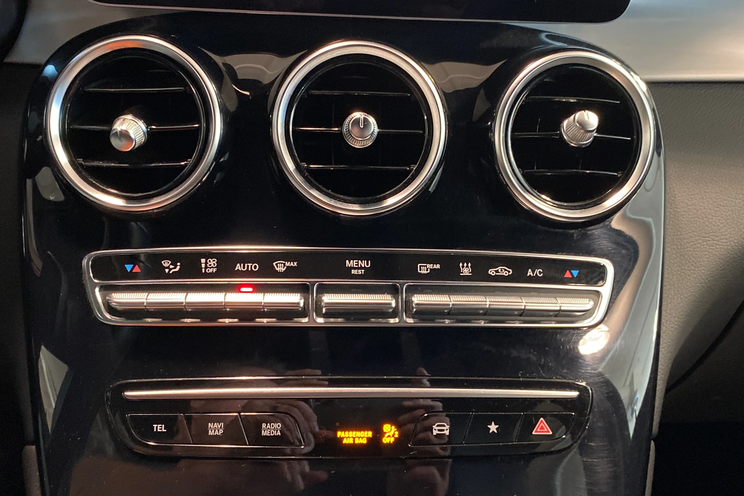 musta Mercedes-Benz GLC 2022 kuva 26.