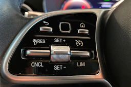 musta Mercedes-Benz GLC 2022 kuva 29.