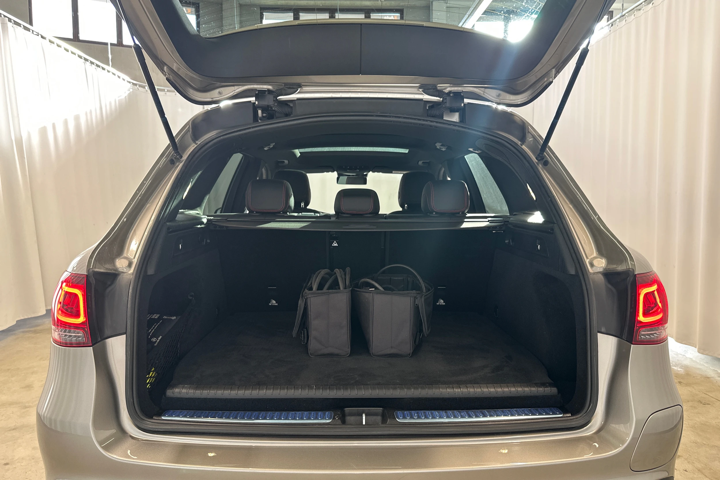 met. harmaa Mercedes-Benz GLC 2022 kuva 26.