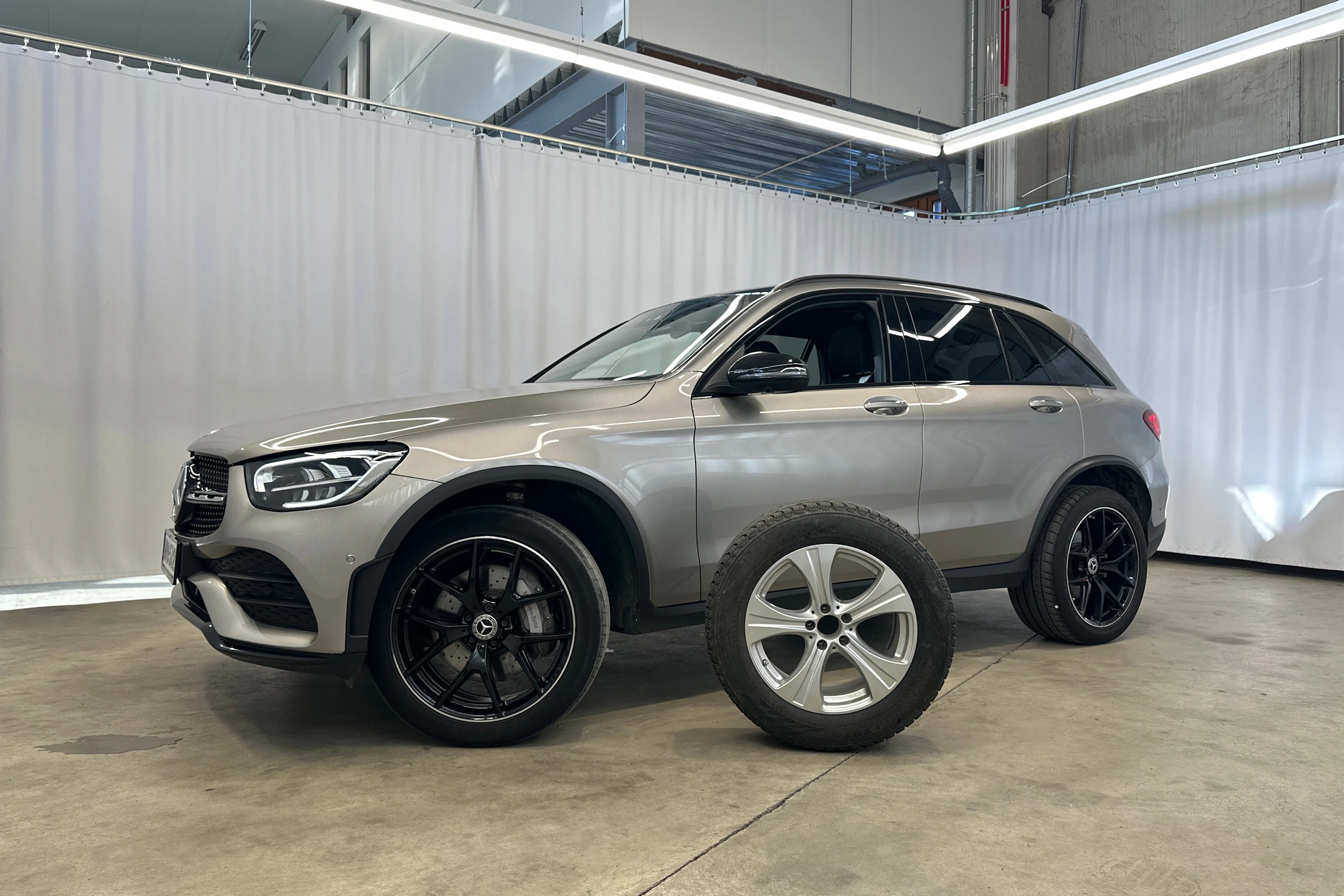 met. harmaa Mercedes-Benz GLC 2022 kuva 30.