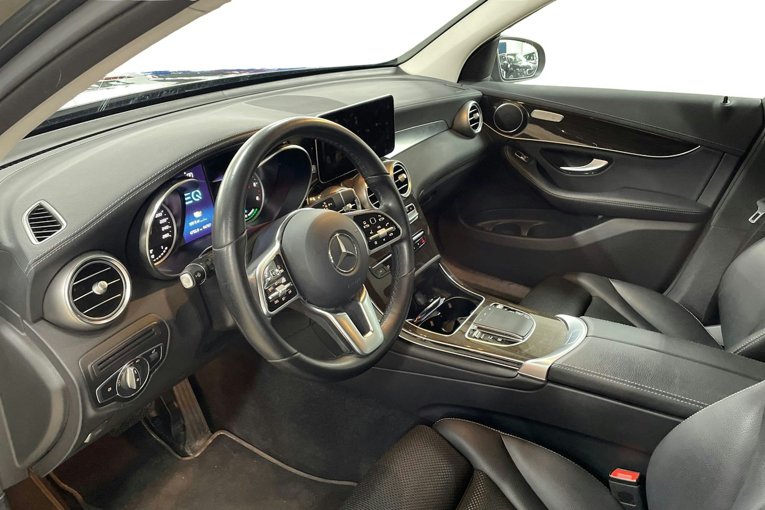 harmaa Mercedes-Benz GLC 2022 kuva 7.