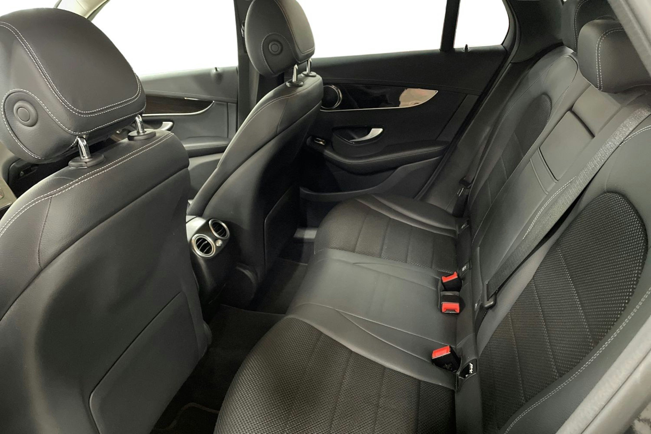 harmaa Mercedes-Benz GLC 2022 kuva 10.