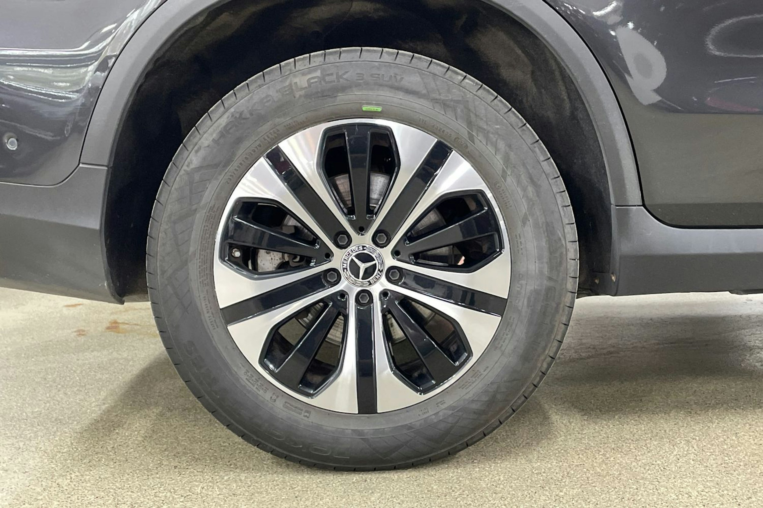 harmaa Mercedes-Benz GLC 2022 kuva 13.