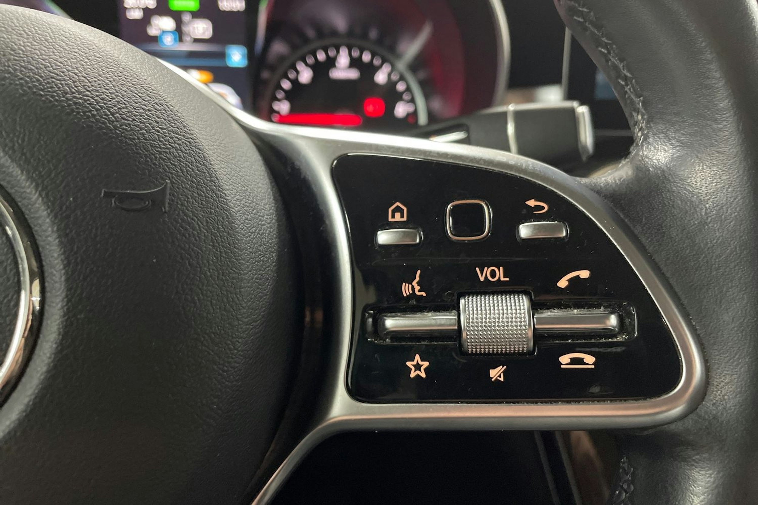 harmaa Mercedes-Benz GLC 2022 kuva 18.