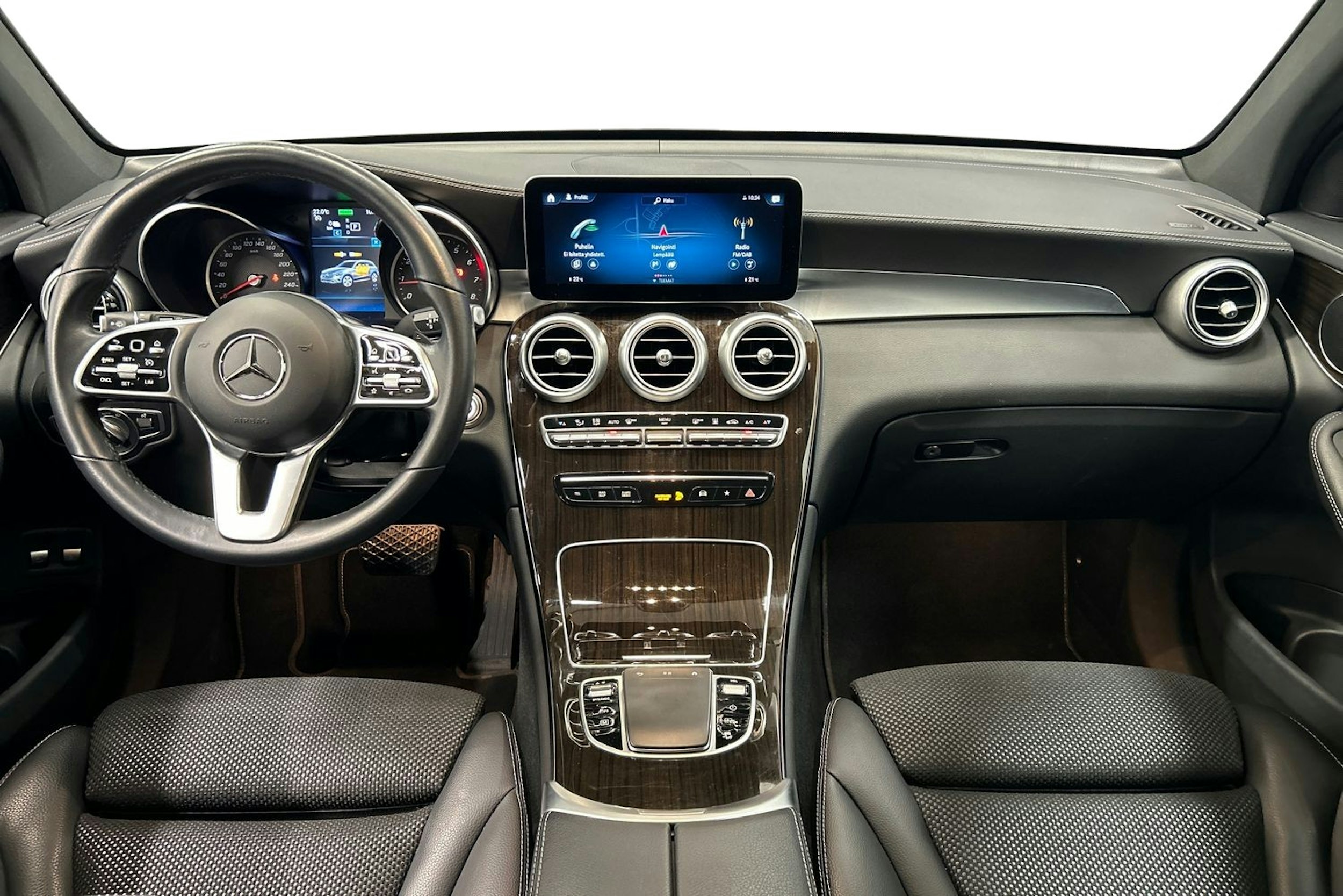 musta Mercedes-Benz GLC 2022 kuva 9.