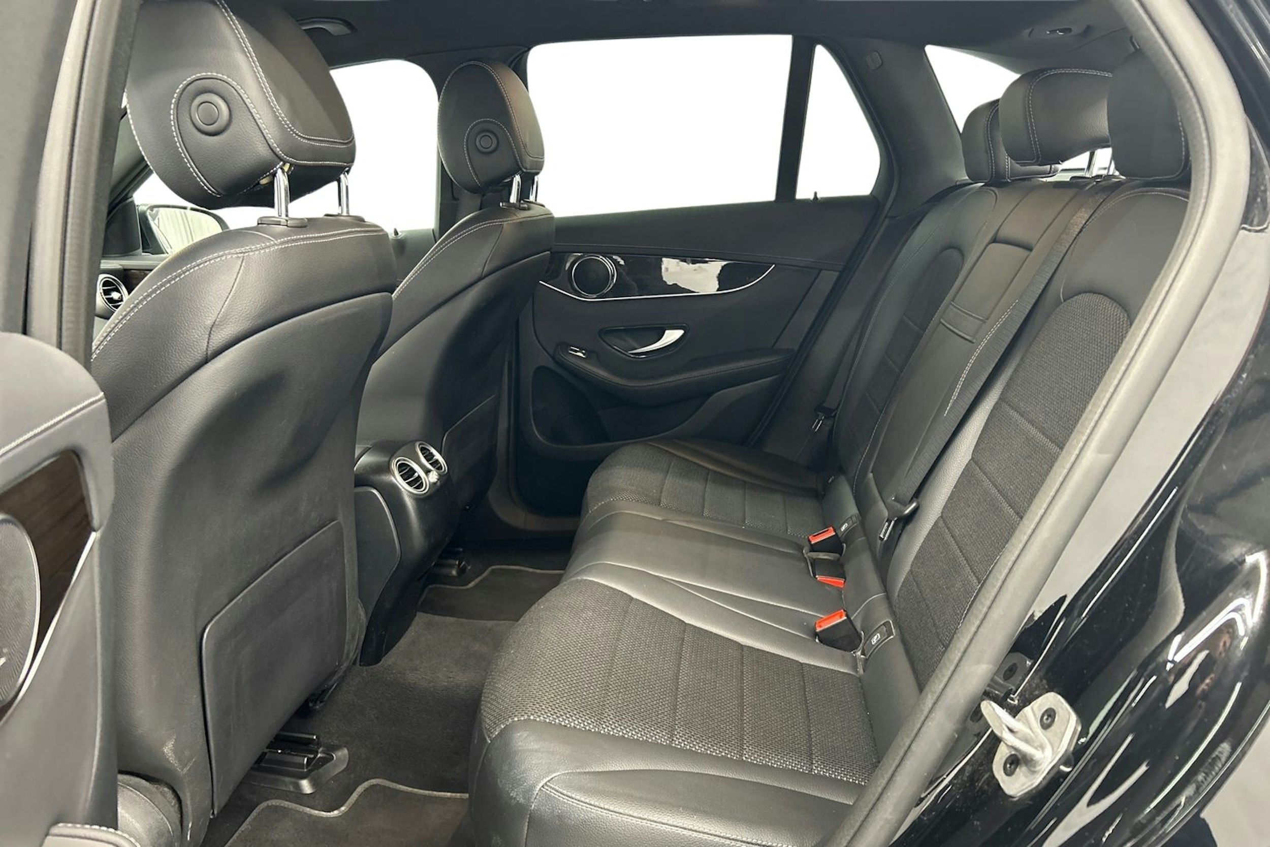 musta Mercedes-Benz GLC 2022 kuva 10.