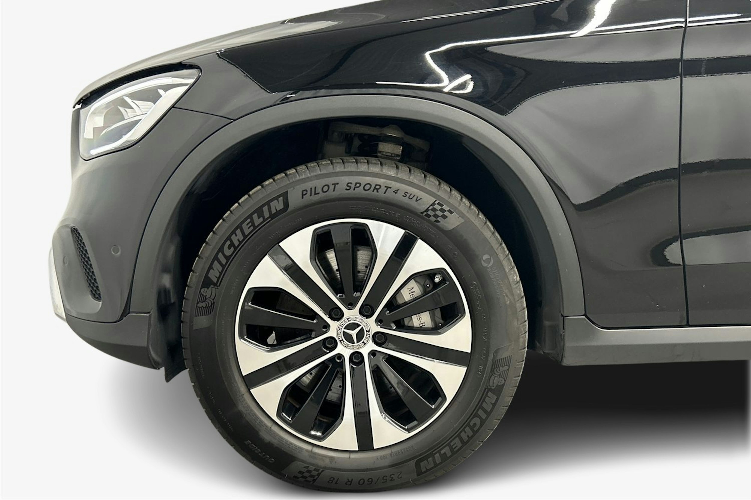 musta Mercedes-Benz GLC 2022 kuva 11.