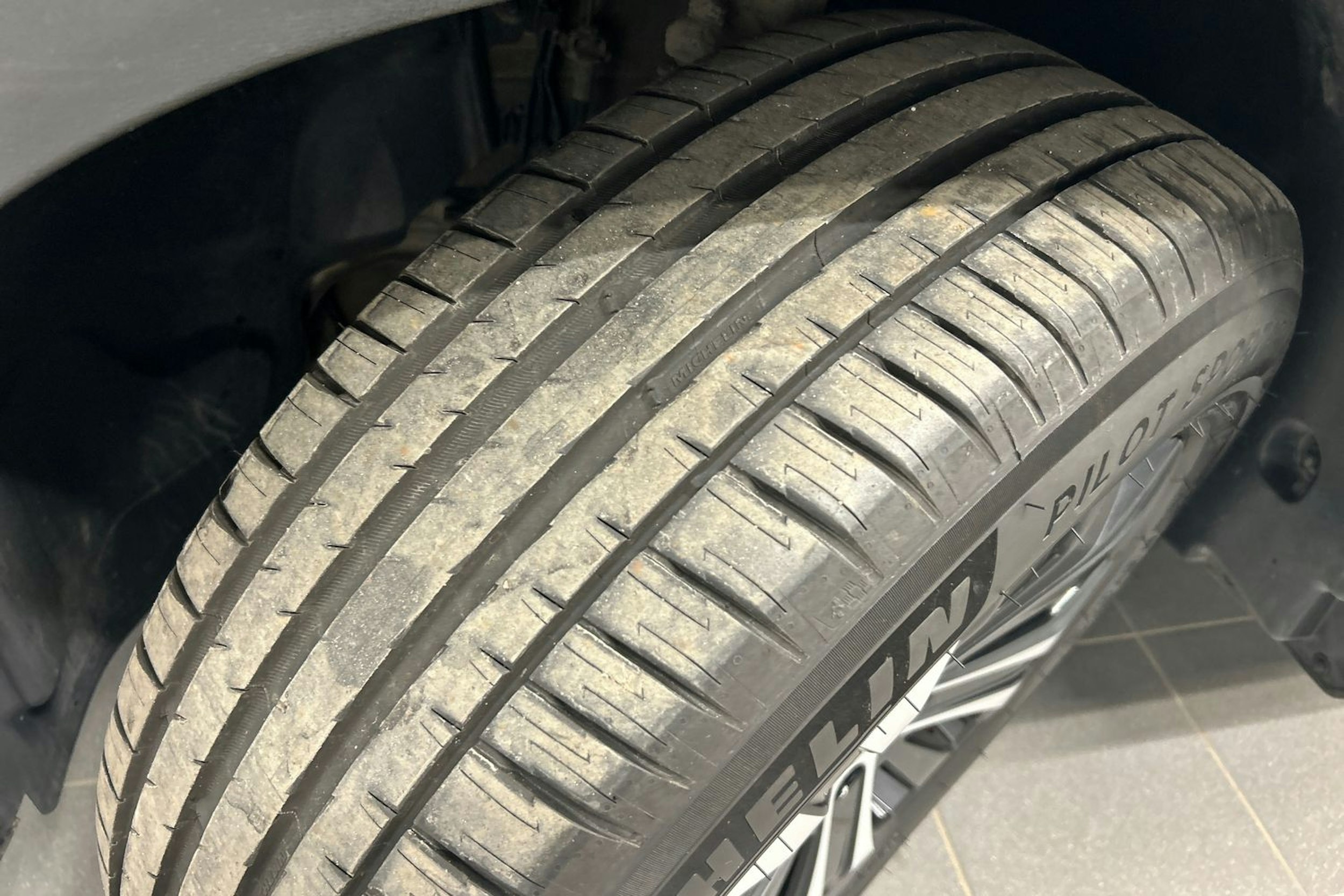 musta Mercedes-Benz GLC 2022 kuva 13.