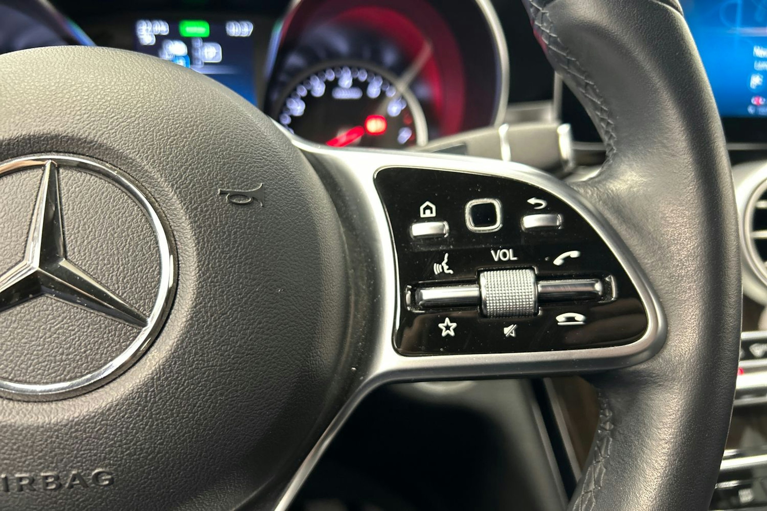 musta Mercedes-Benz GLC 2022 kuva 19.
