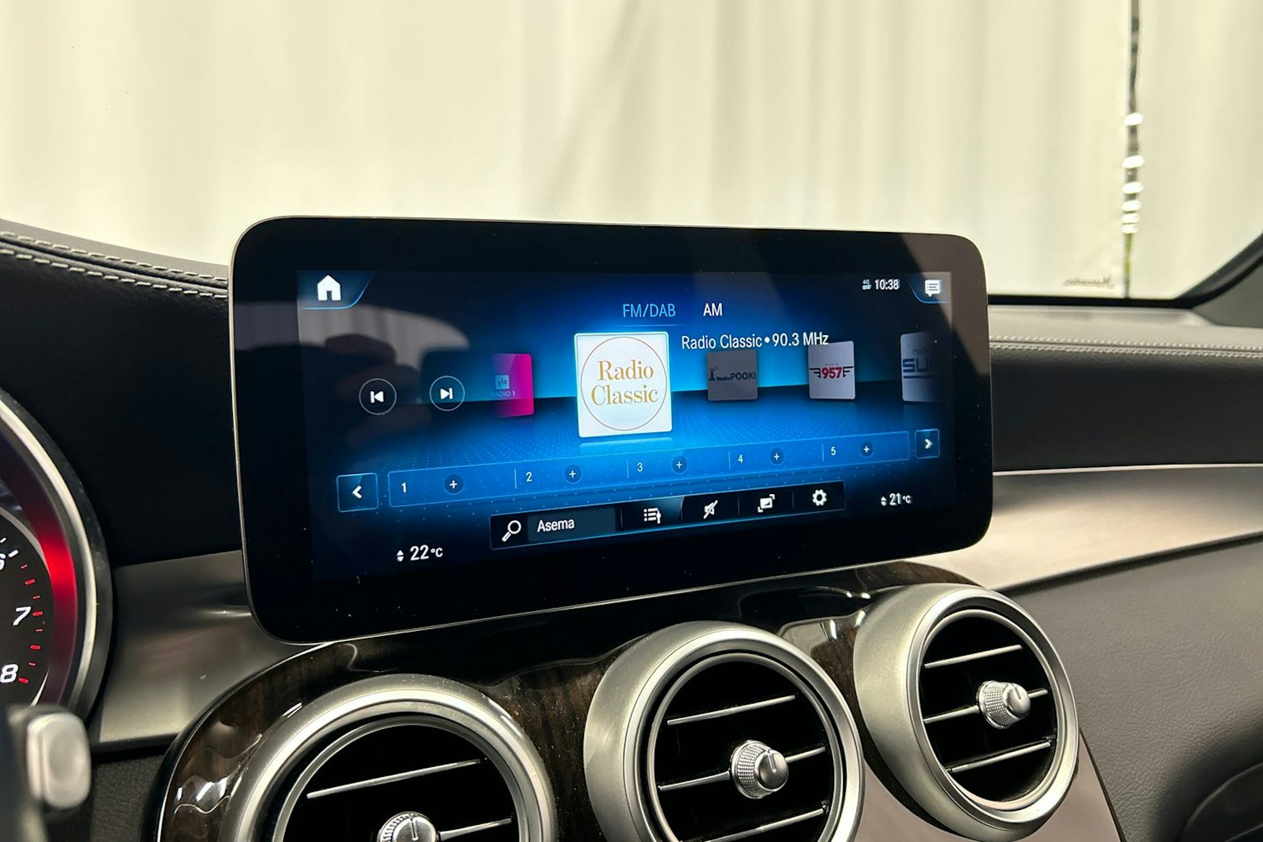 musta Mercedes-Benz GLC 2022 kuva 20.