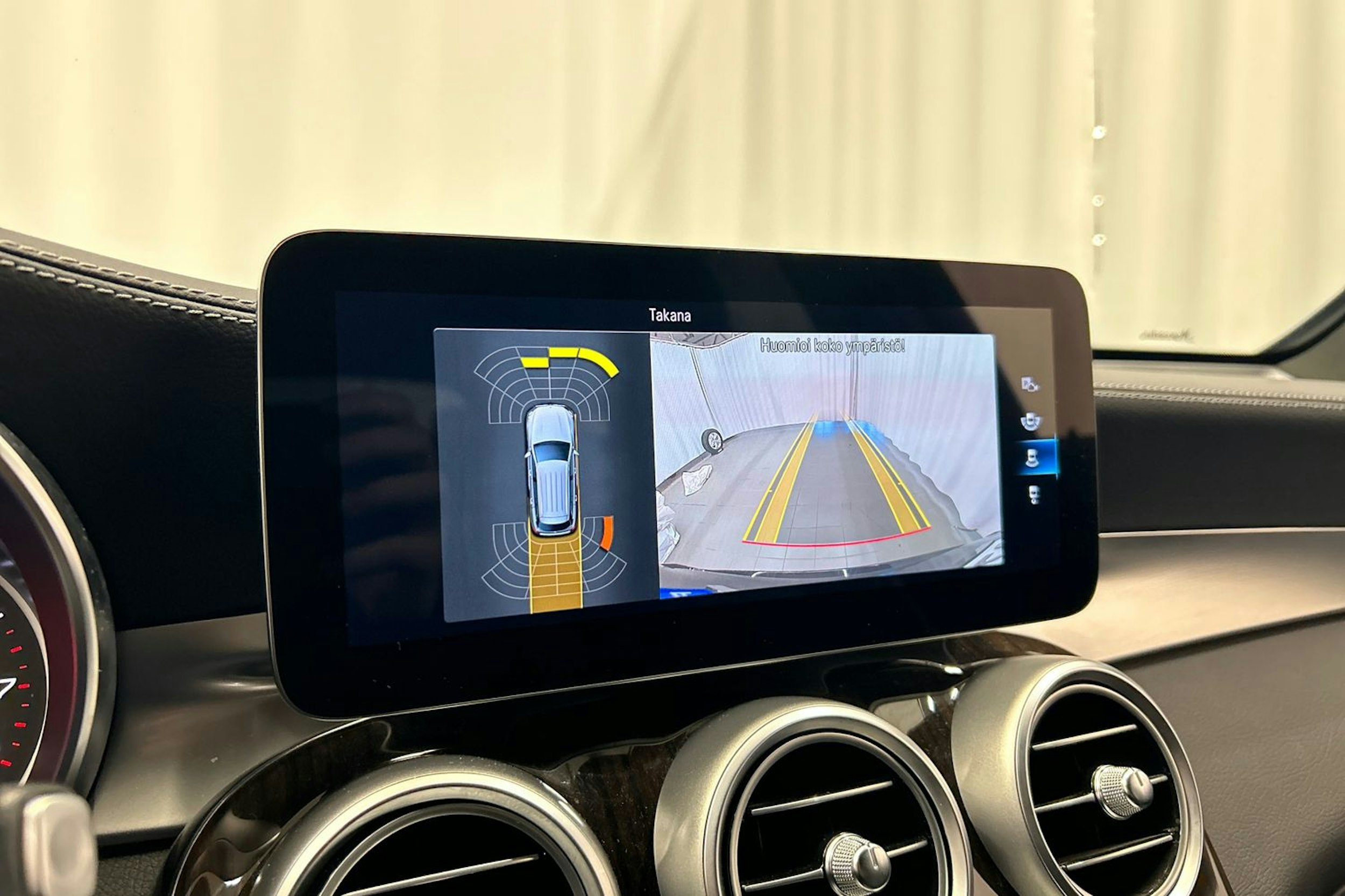 musta Mercedes-Benz GLC 2022 kuva 22.
