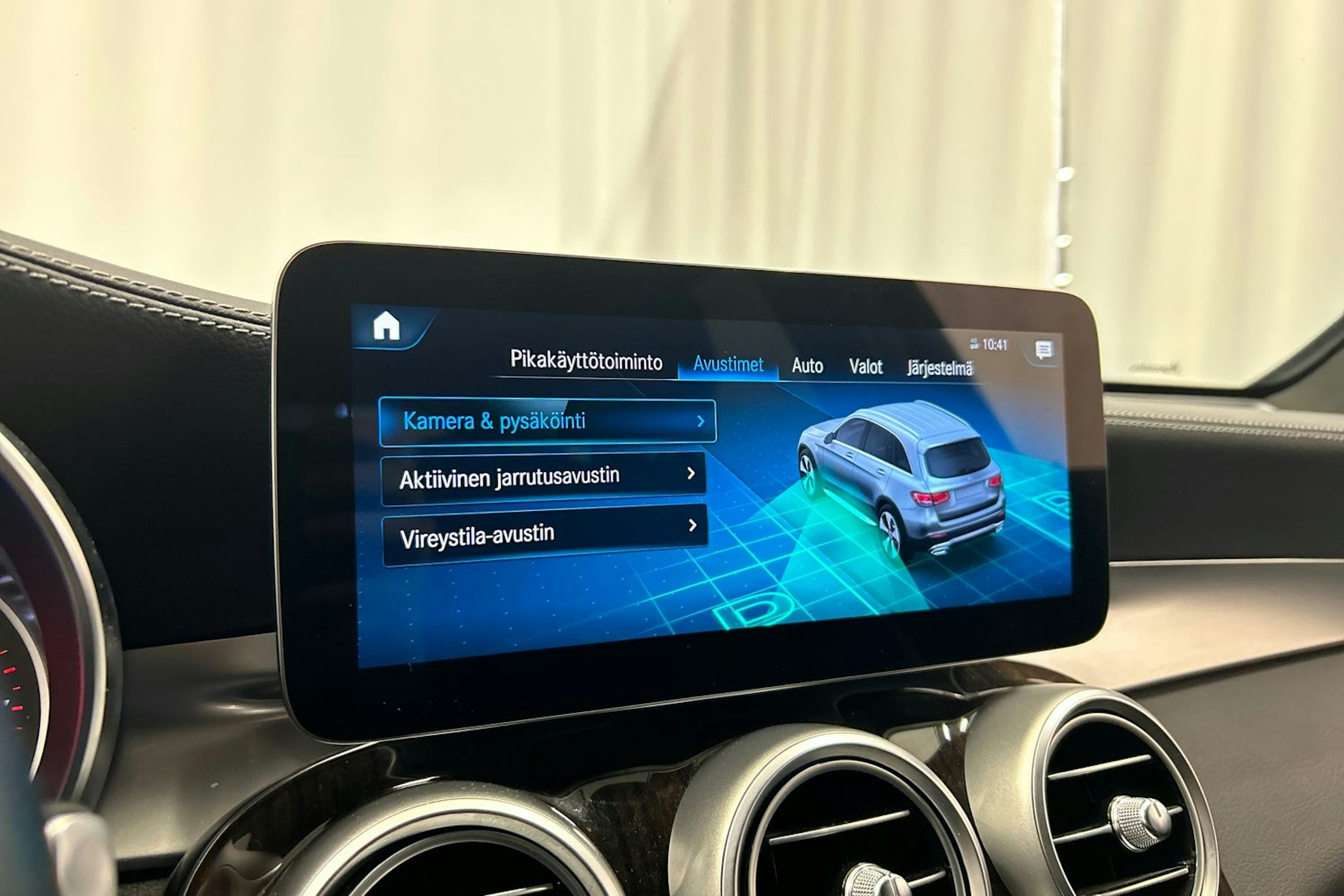 musta Mercedes-Benz GLC 2022 kuva 23.
