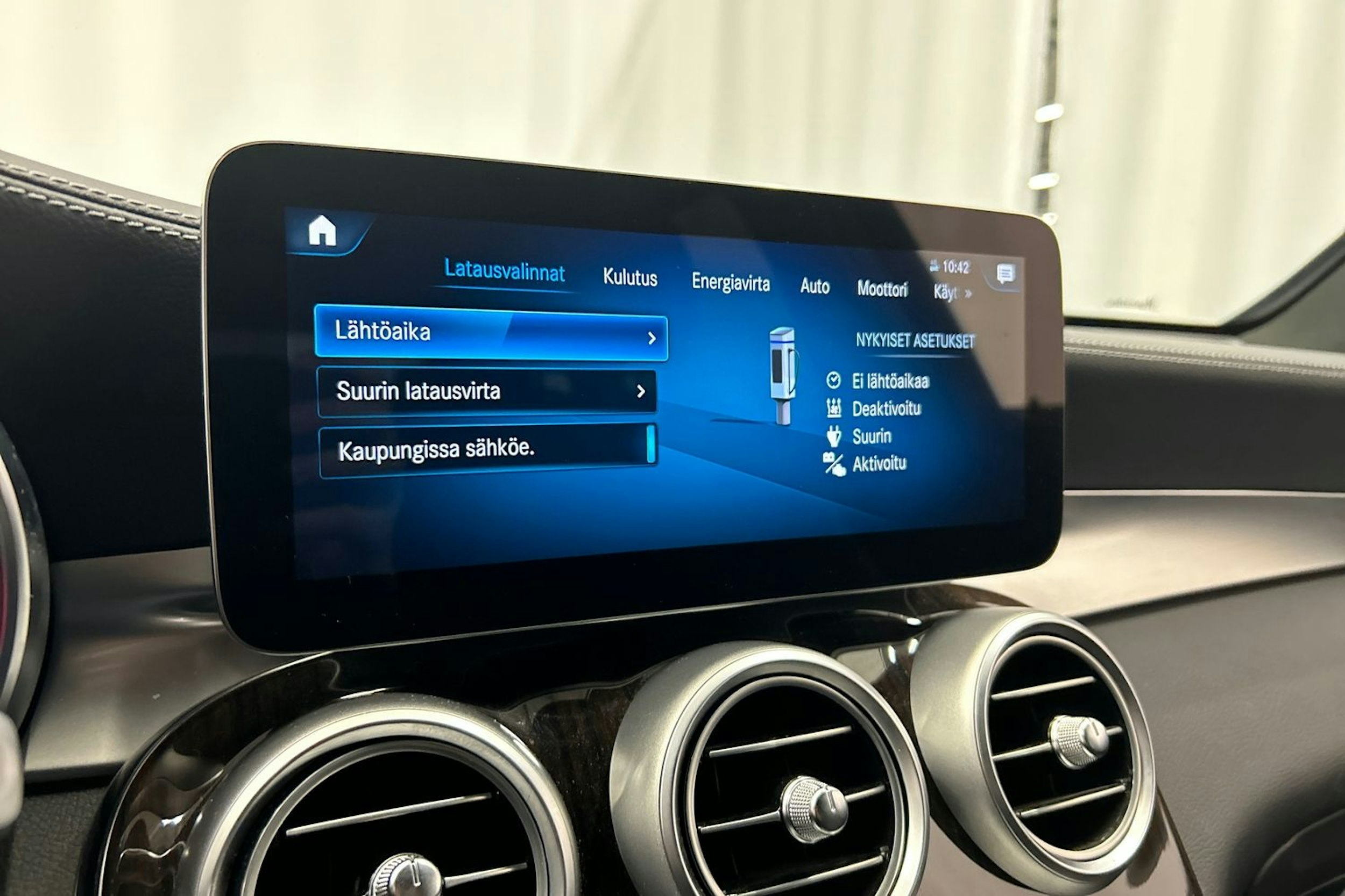 musta Mercedes-Benz GLC 2022 kuva 24.