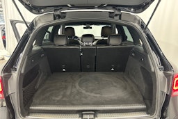 musta Mercedes-Benz GLC 2022 kuva 28.