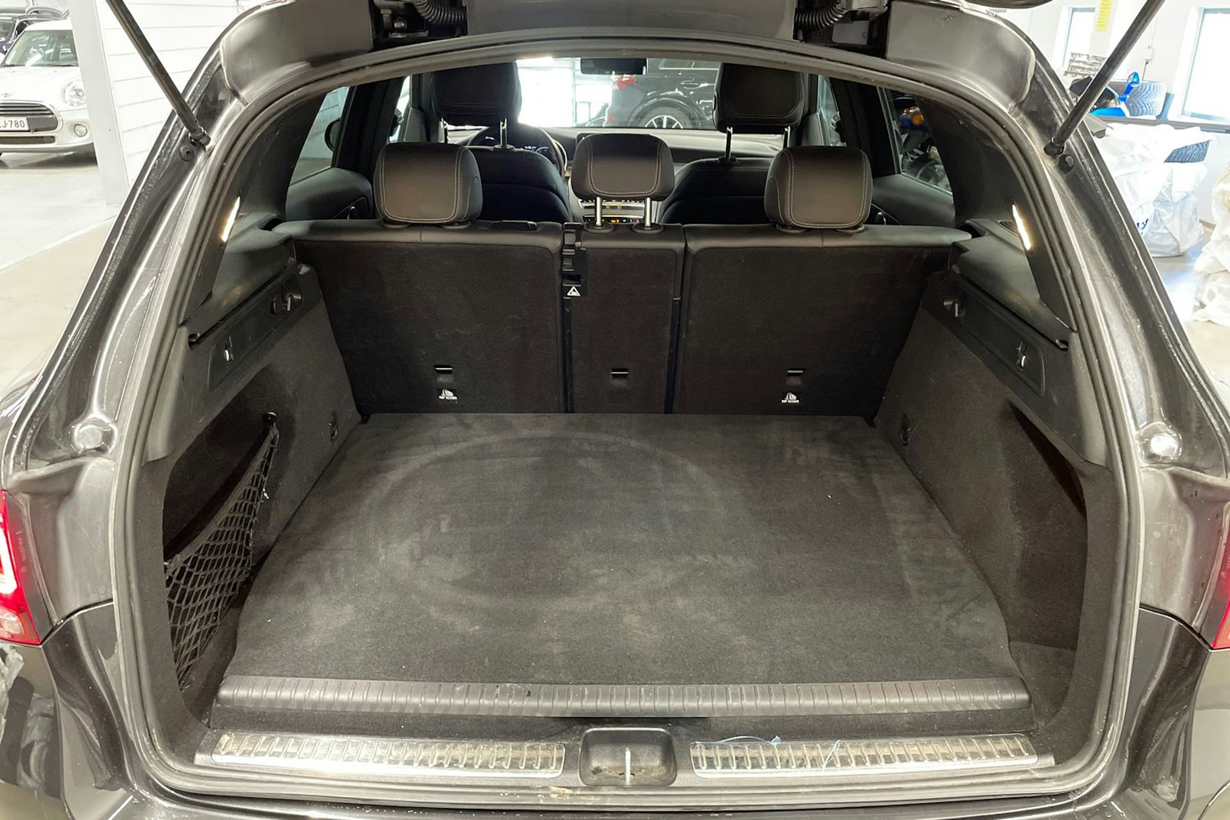 Harmaa Mercedes-Benz GLC 2022 kuva 15.