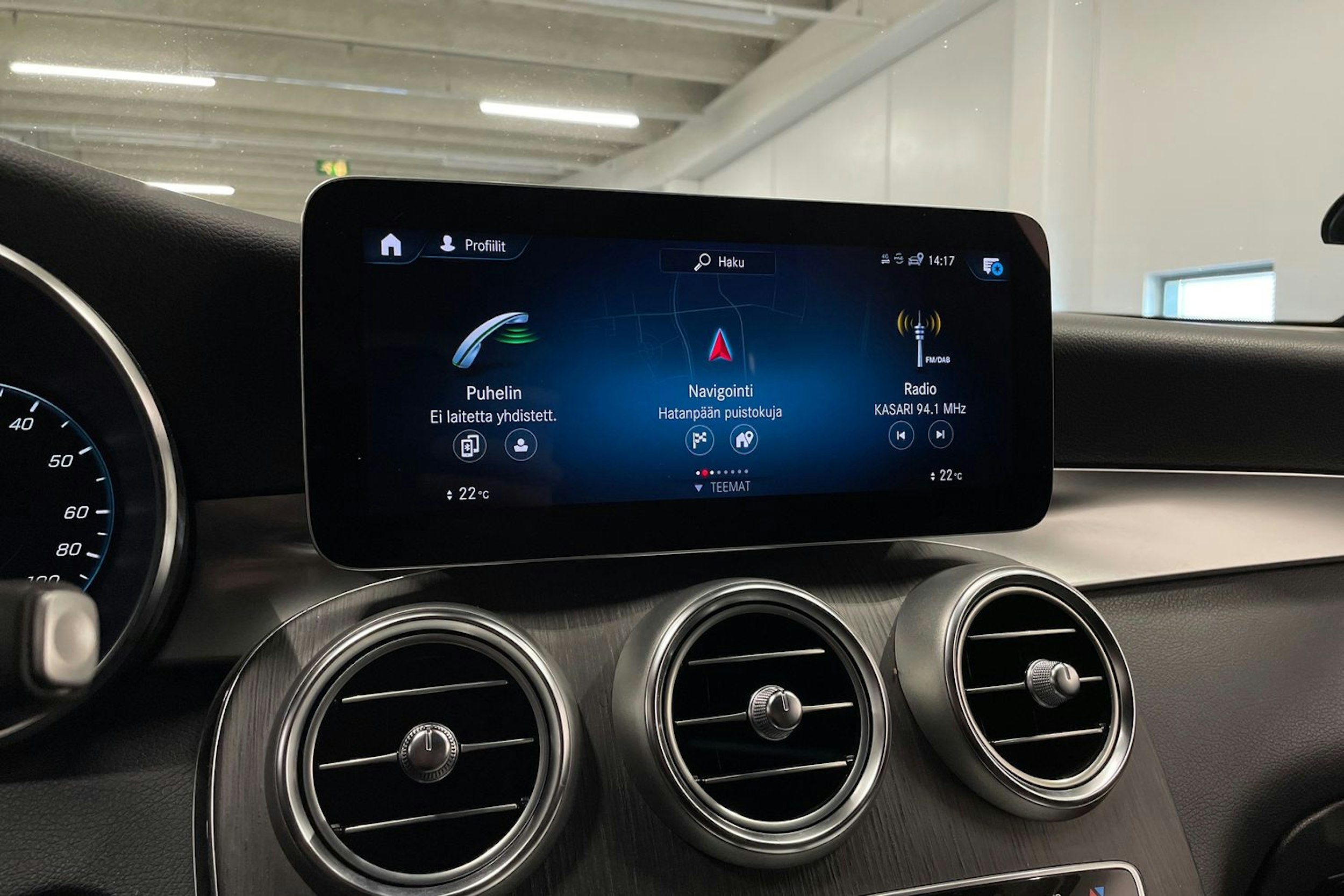 Harmaa Mercedes-Benz GLC 2022 kuva 17.