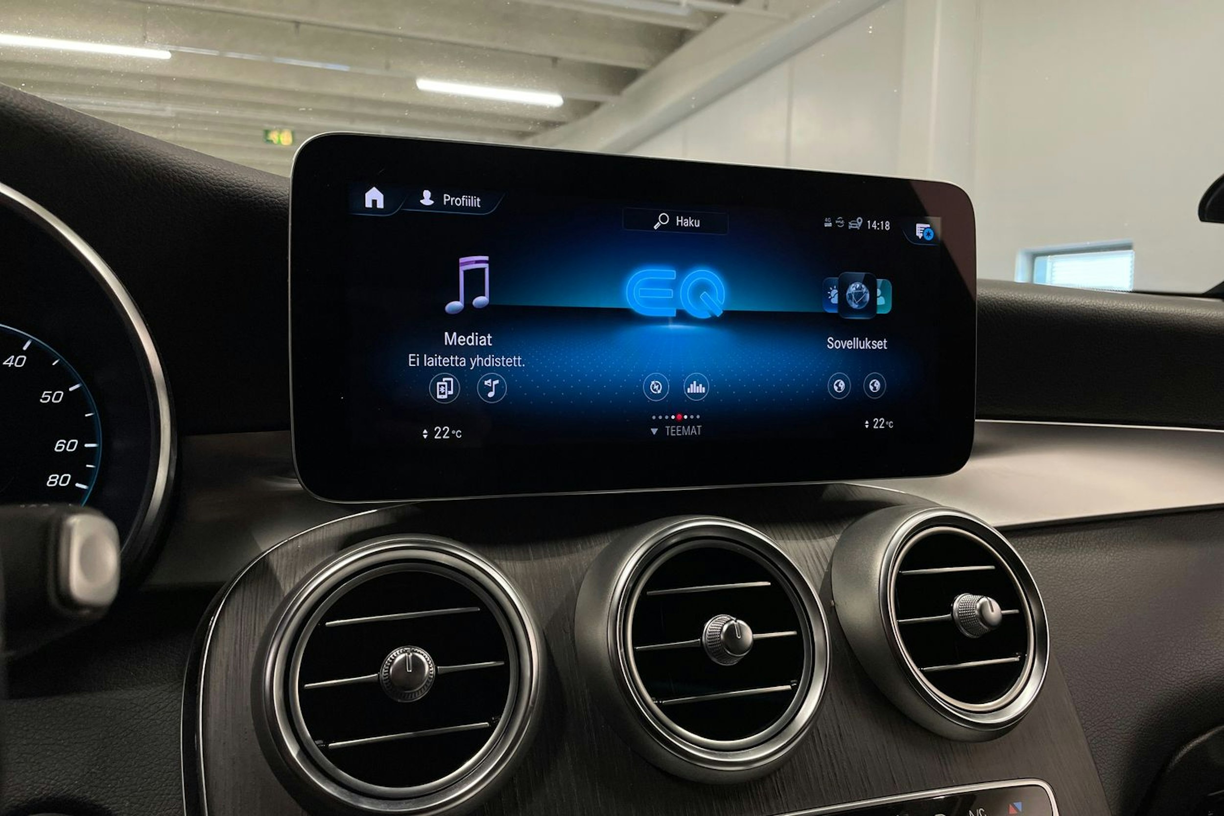 Harmaa Mercedes-Benz GLC 2022 kuva 18.