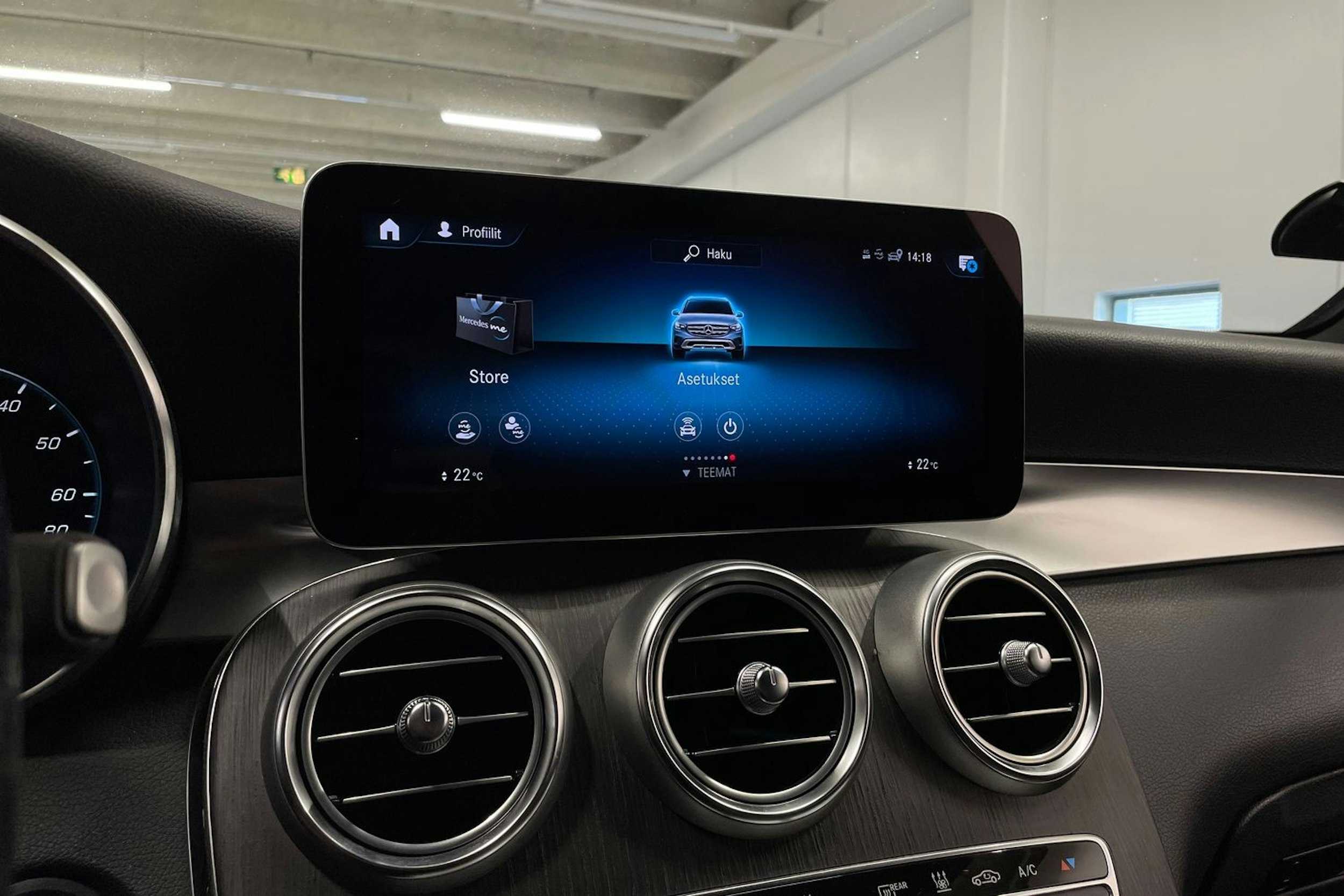 Harmaa Mercedes-Benz GLC 2022 kuva 19.