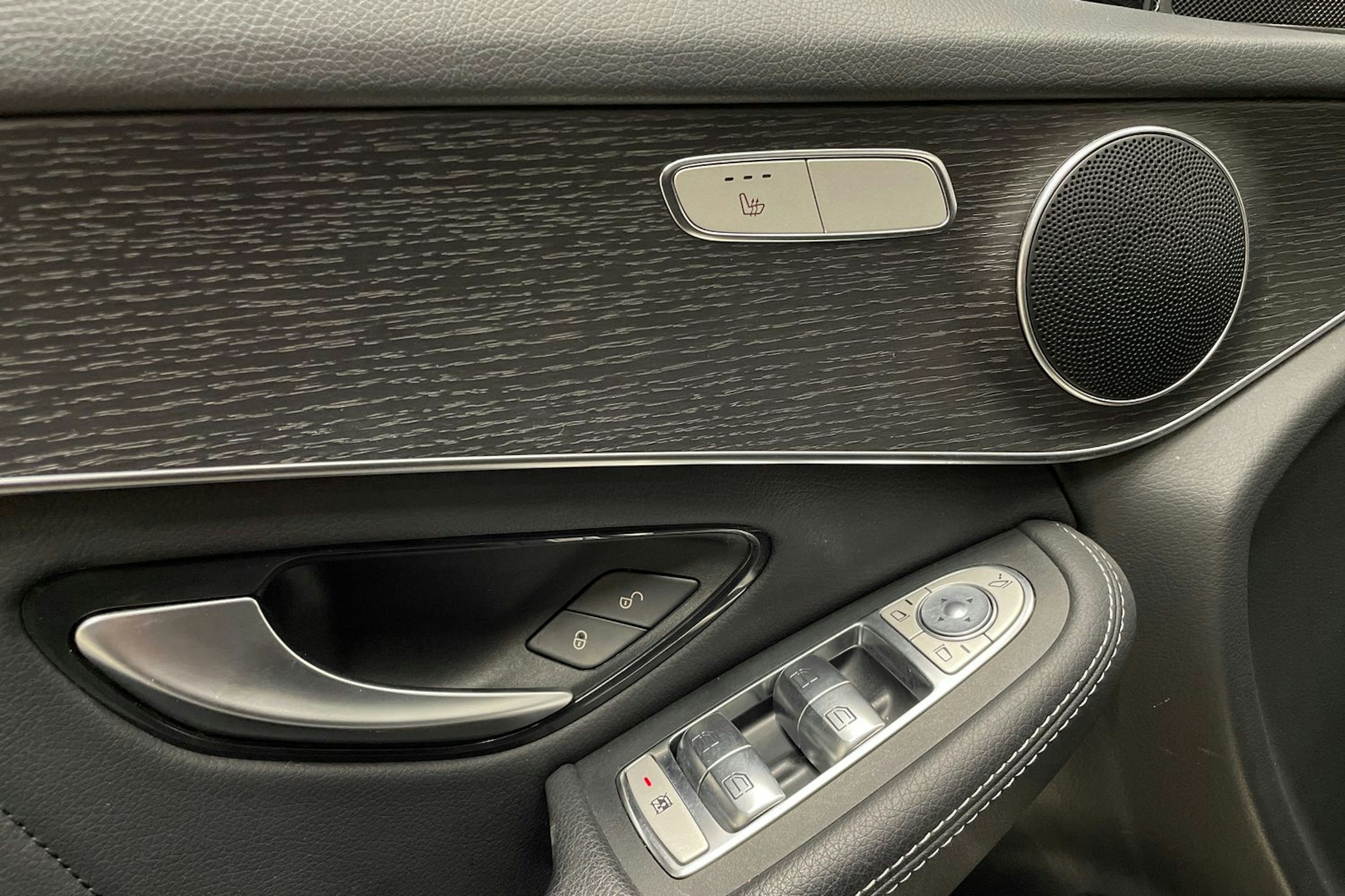 Harmaa Mercedes-Benz GLC 2022 kuva 31.